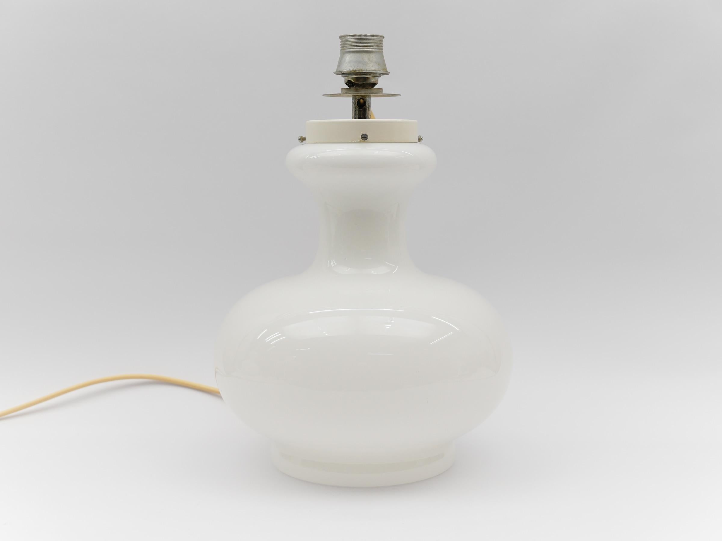 Lovely Pair of Mid-Century Modern Opal Glass Table Lamp Bases, 1960s For Sale 4
