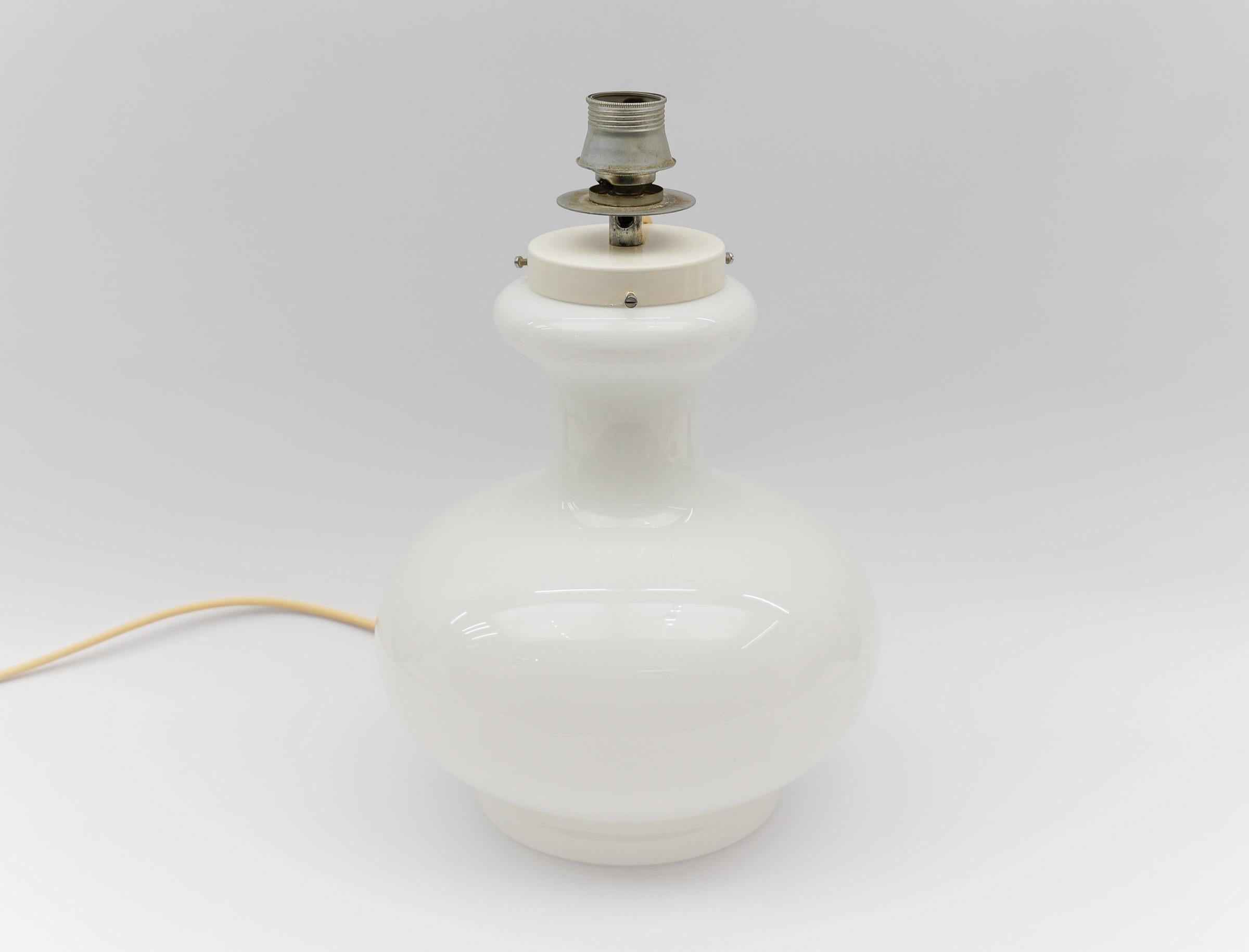 Lovely Pair of Mid-Century Modern Opal Glass Table Lamp Bases, 1960s For Sale 5