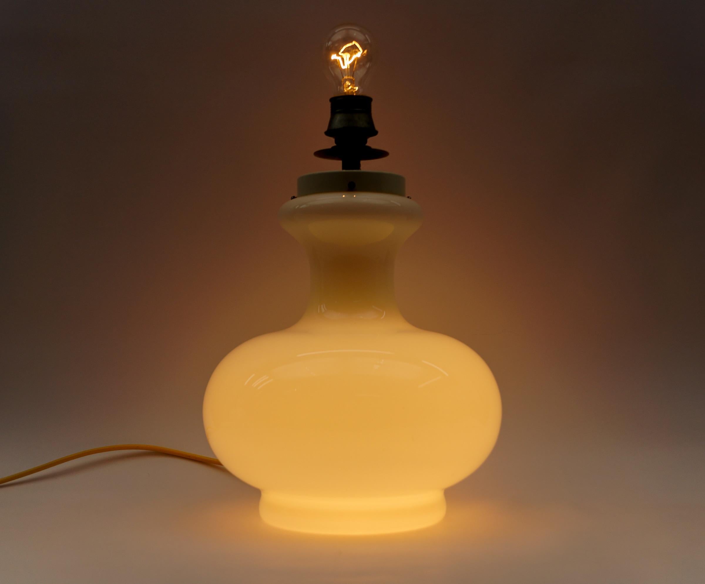 Lovely Pair of Mid-Century Modern Opal Glass Table Lamp Bases, 1960s For Sale 8
