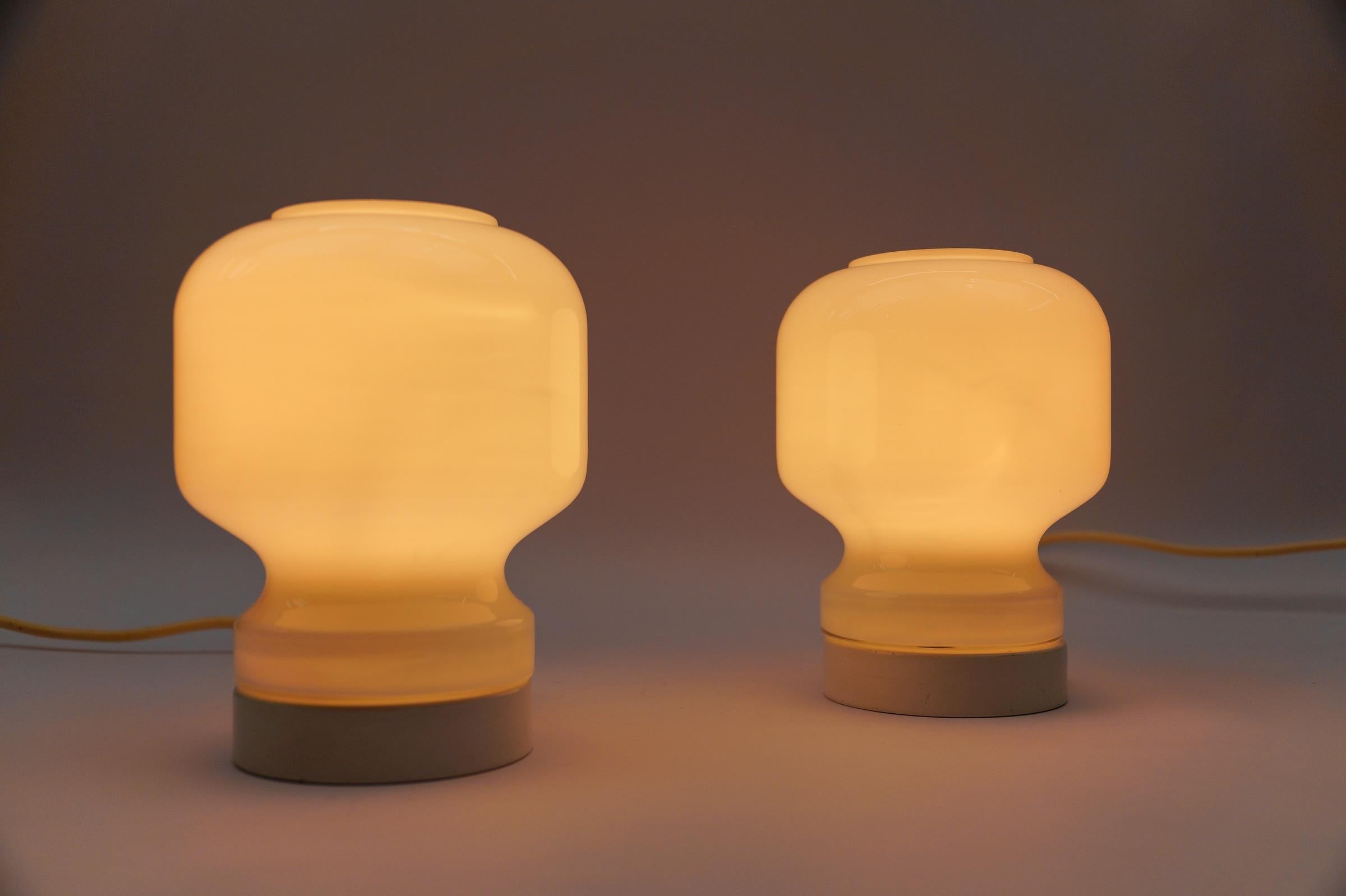 Mid-20th Century Lovely Pair of Mid-Century Modern Opal Glass Table Lamps, 1960s For Sale