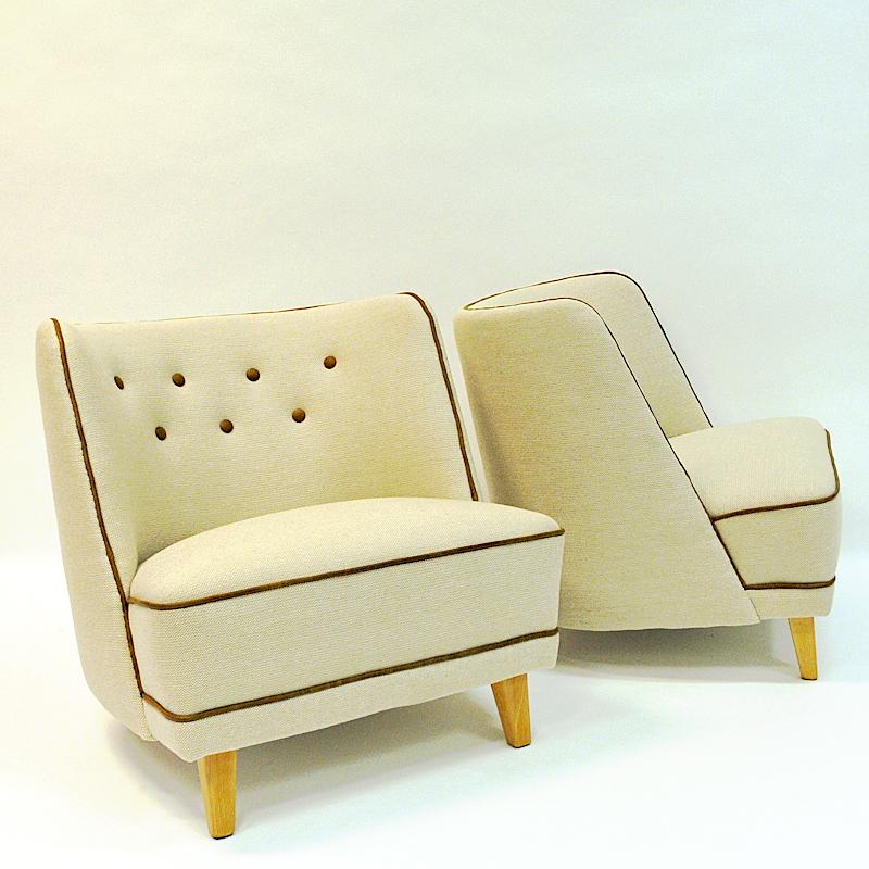 Mid-20th Century Lovely Norwegian Pair of elm Easy Chairs by Møller & Stokke, 1940s