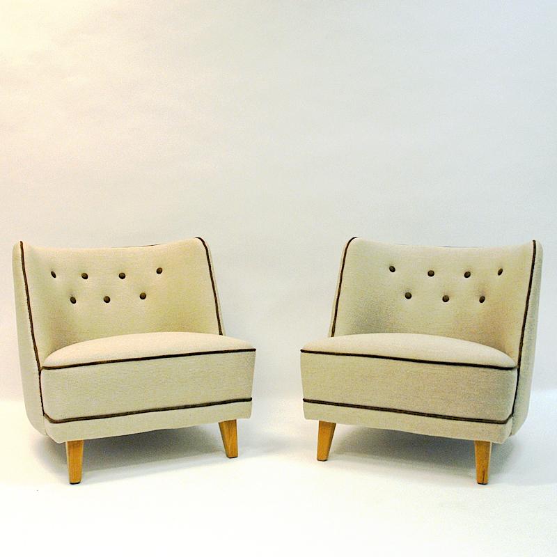 Leather Lovely Norwegian Pair of elm Easy Chairs by Møller & Stokke, 1940s