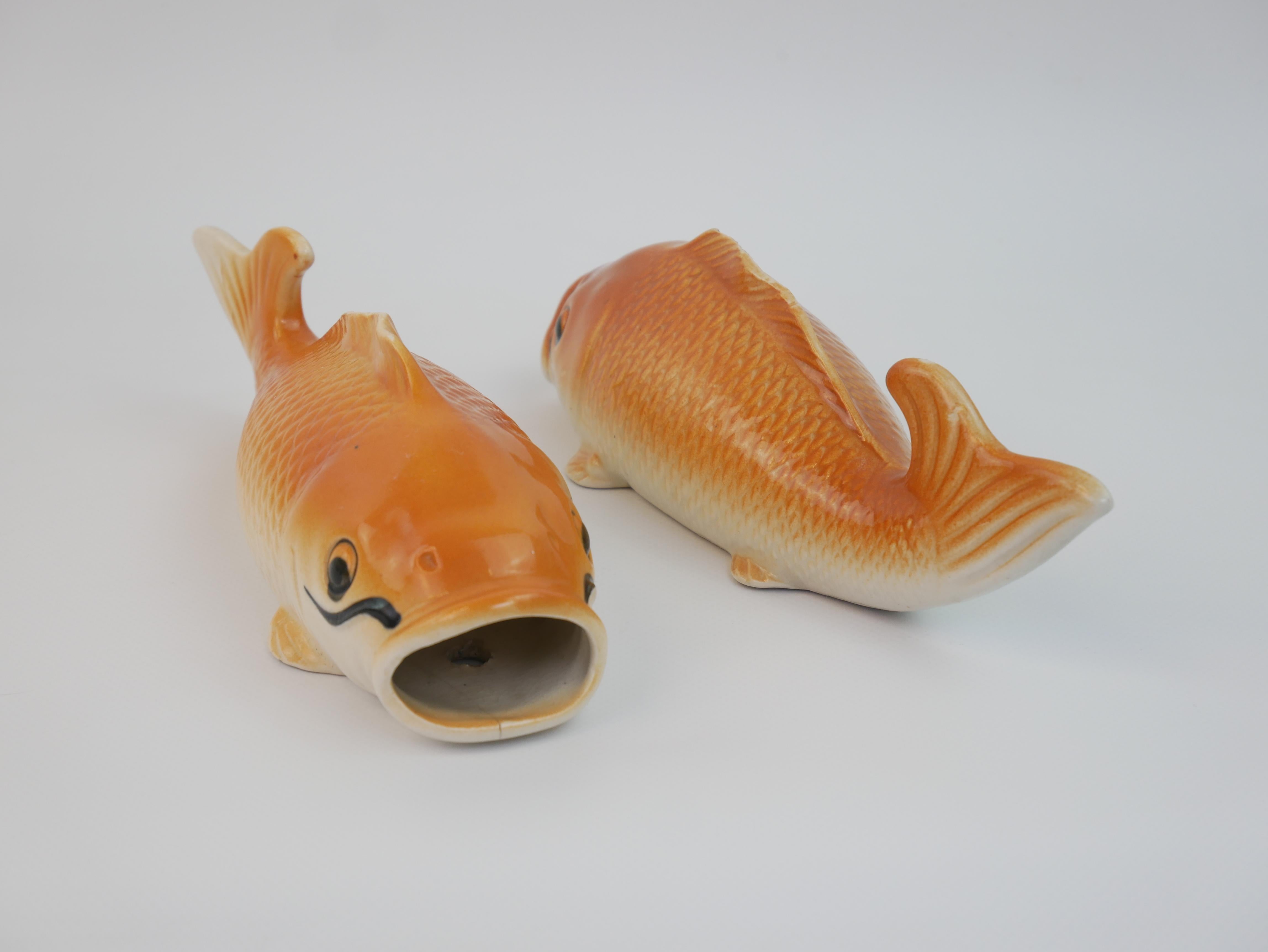 Francese Bella coppia di carpe in ceramica arancione in vendita