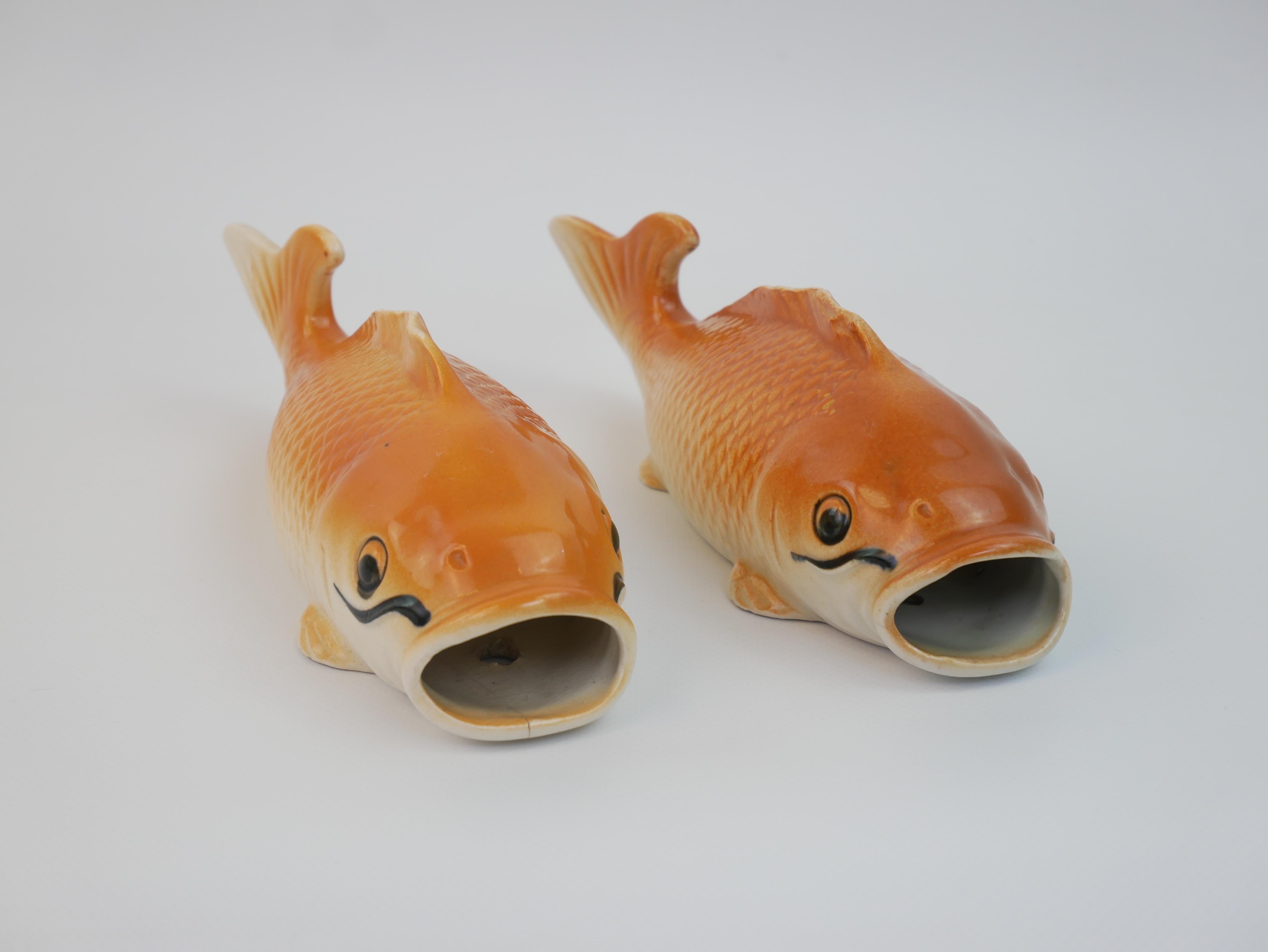 Metà XX secolo Bella coppia di carpe in ceramica arancione in vendita