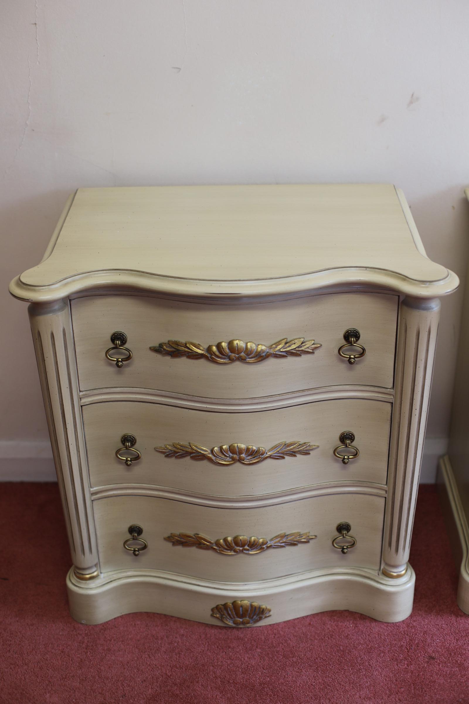 British Lovely Pair Of Painted French Provincial Style  Nightstands  For Sale
