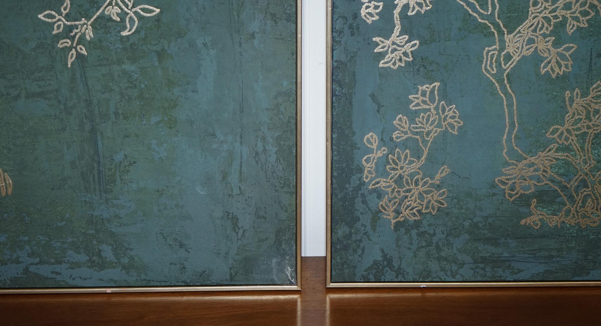 XX secolo Adorabile PAIRO DI STAMPE D'ARTE PER LA SALA PEACKOCK DECORAZIONE A PARETE TORRESE E QUADRI D'ORO in vendita