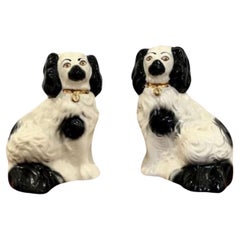 Schönes Paar hochwertiger antiker Beswick Staffordshire Hunde 