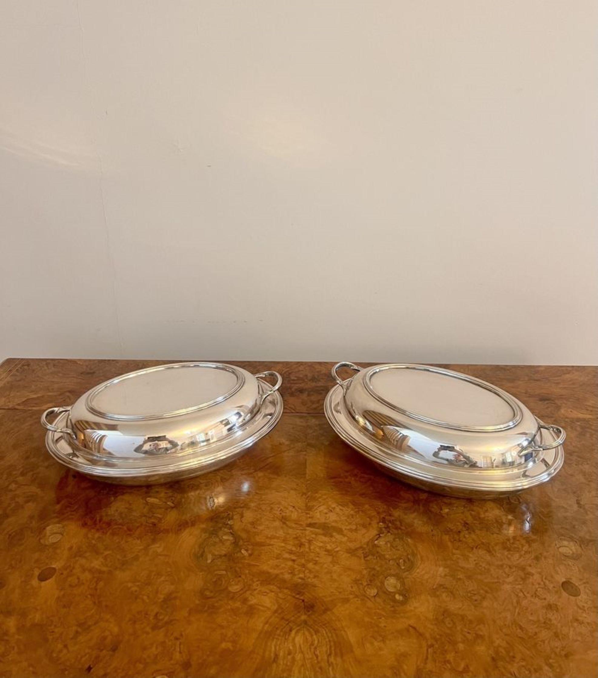 Lovely pair of quality antique Edwardian silver plated entree dishes  In Good Condition For Sale In Ipswich, GB