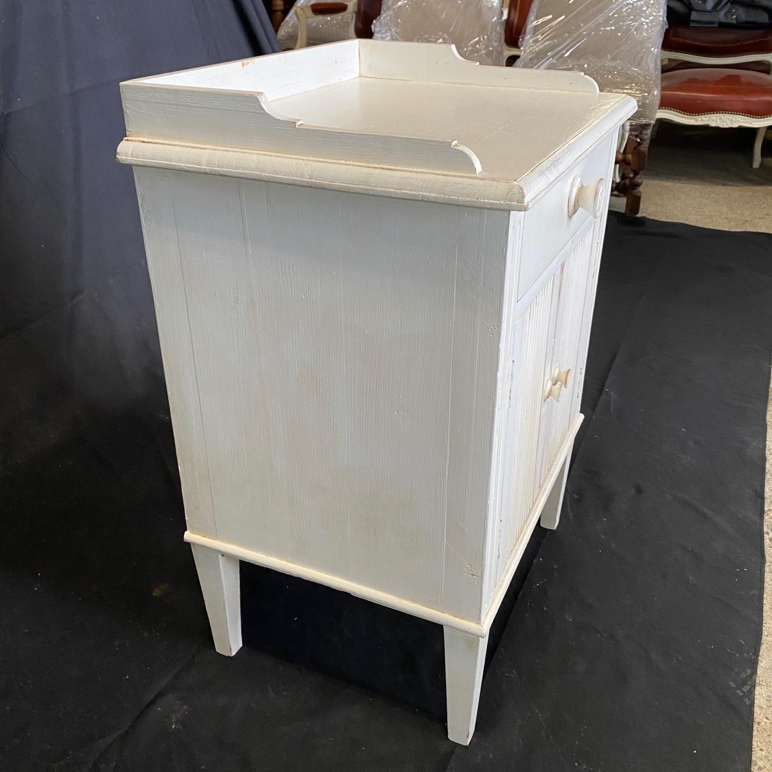 Lovely Pair of Swedish Gustavian Style Pine Night Stands or Side Tables 4