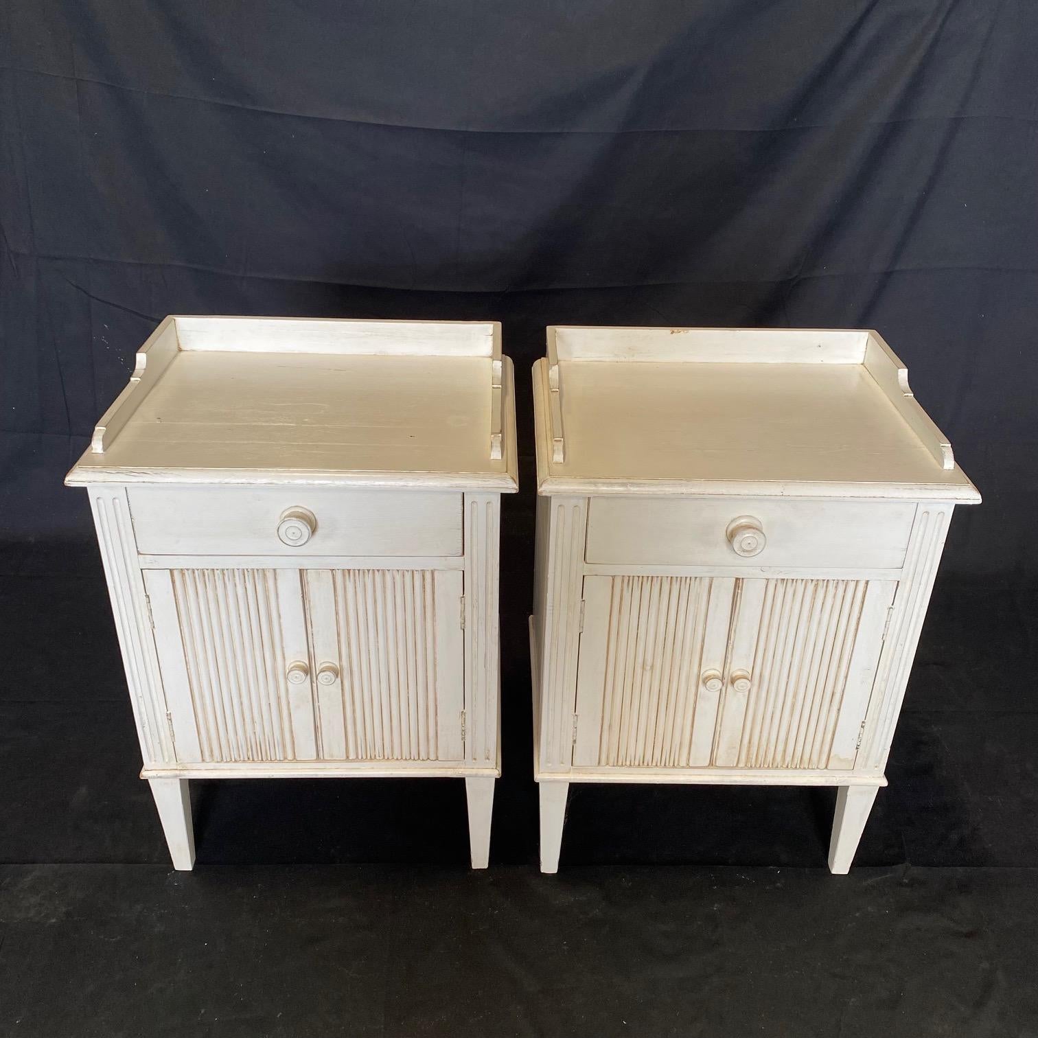 Hand-Painted Lovely Pair of Swedish Gustavian Style Pine Night Stands or Side Tables