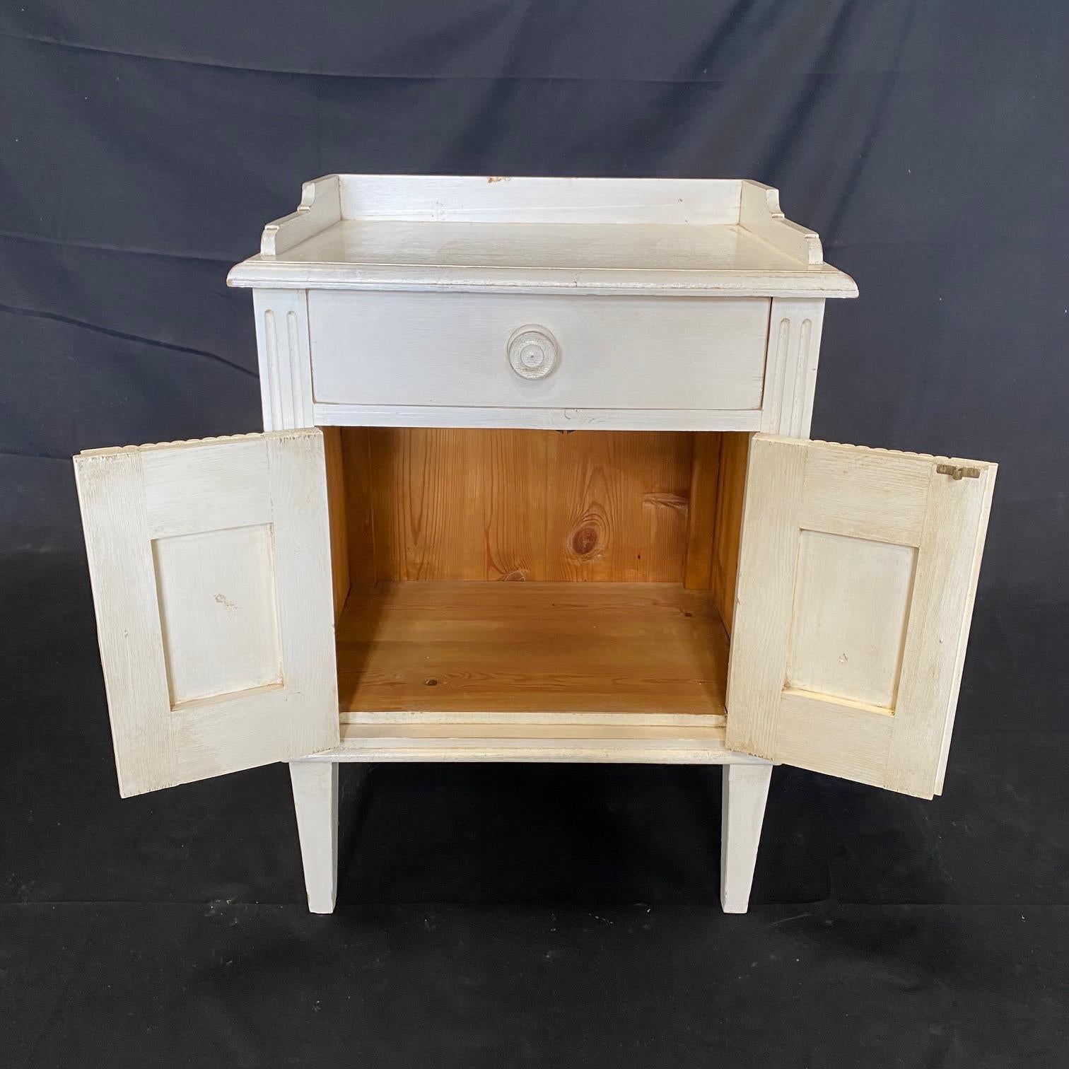 Lovely Pair of Swedish Gustavian Style Pine Night Stands or Side Tables 3