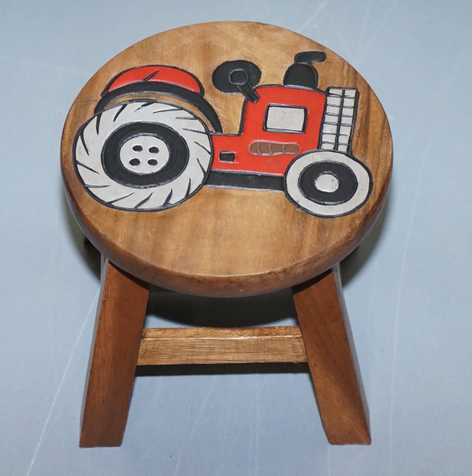 We are delighted to offer for sale this stunning pair of children’s solid wood stools depicting tractors 

a good looking and well-made pair in perfect condition throughout

Dimensions

Height 25 cm

Width 24.5 cm

Depth 24.5 cm

Please
