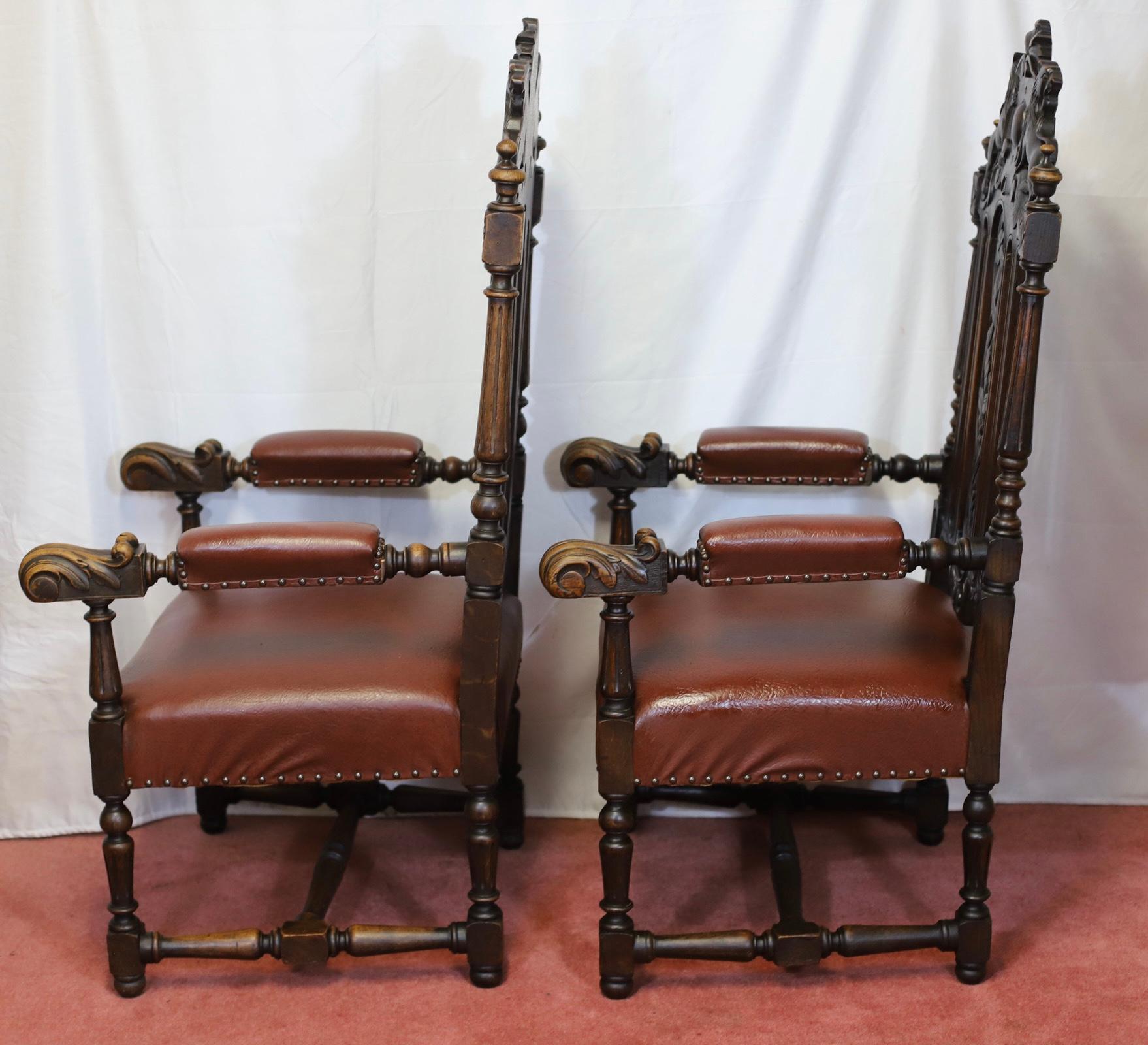 Lovely Pair Of Two Victorian Oak Armchairs In Jacobean Style (Geschnitzt) im Angebot