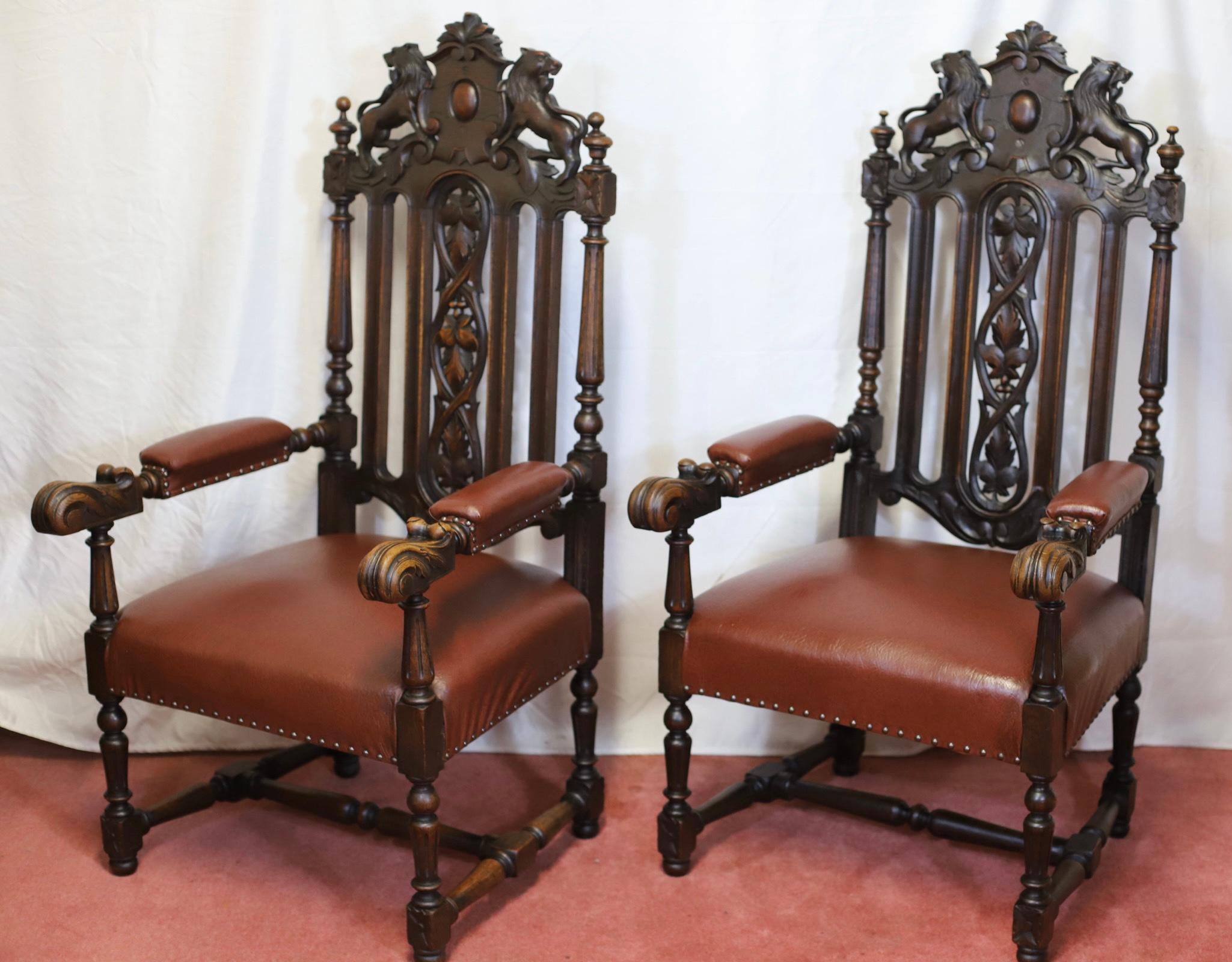 Lovely Pair Of Two Victorian Oak Armchairs In Jacobean Style im Zustand „Gut“ im Angebot in Crawley, GB