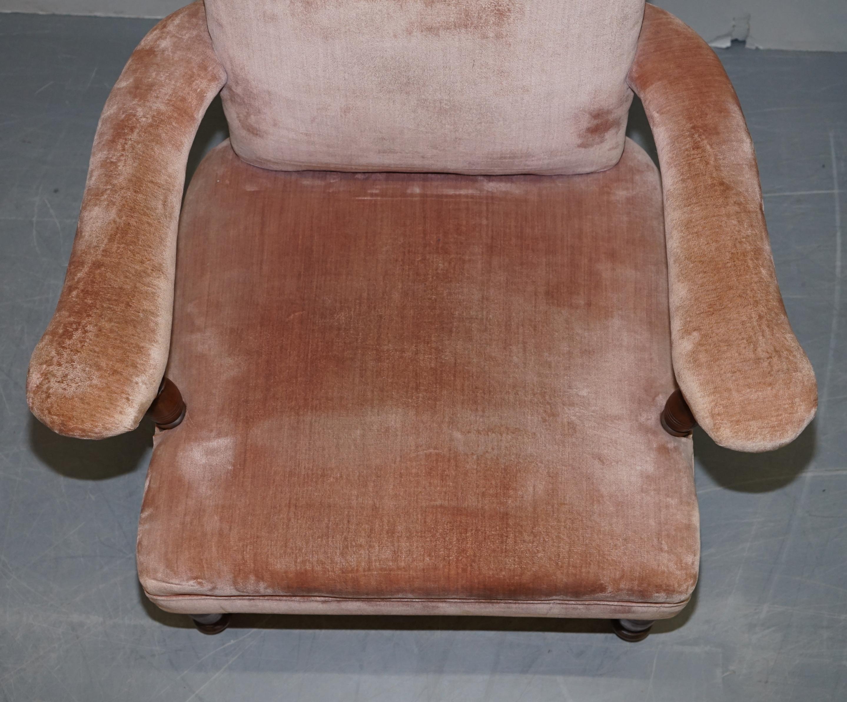 XIXe siècle Jolie paire de fauteuils boudoirs victoriens avec tapisserie en velours rose saumon en vente