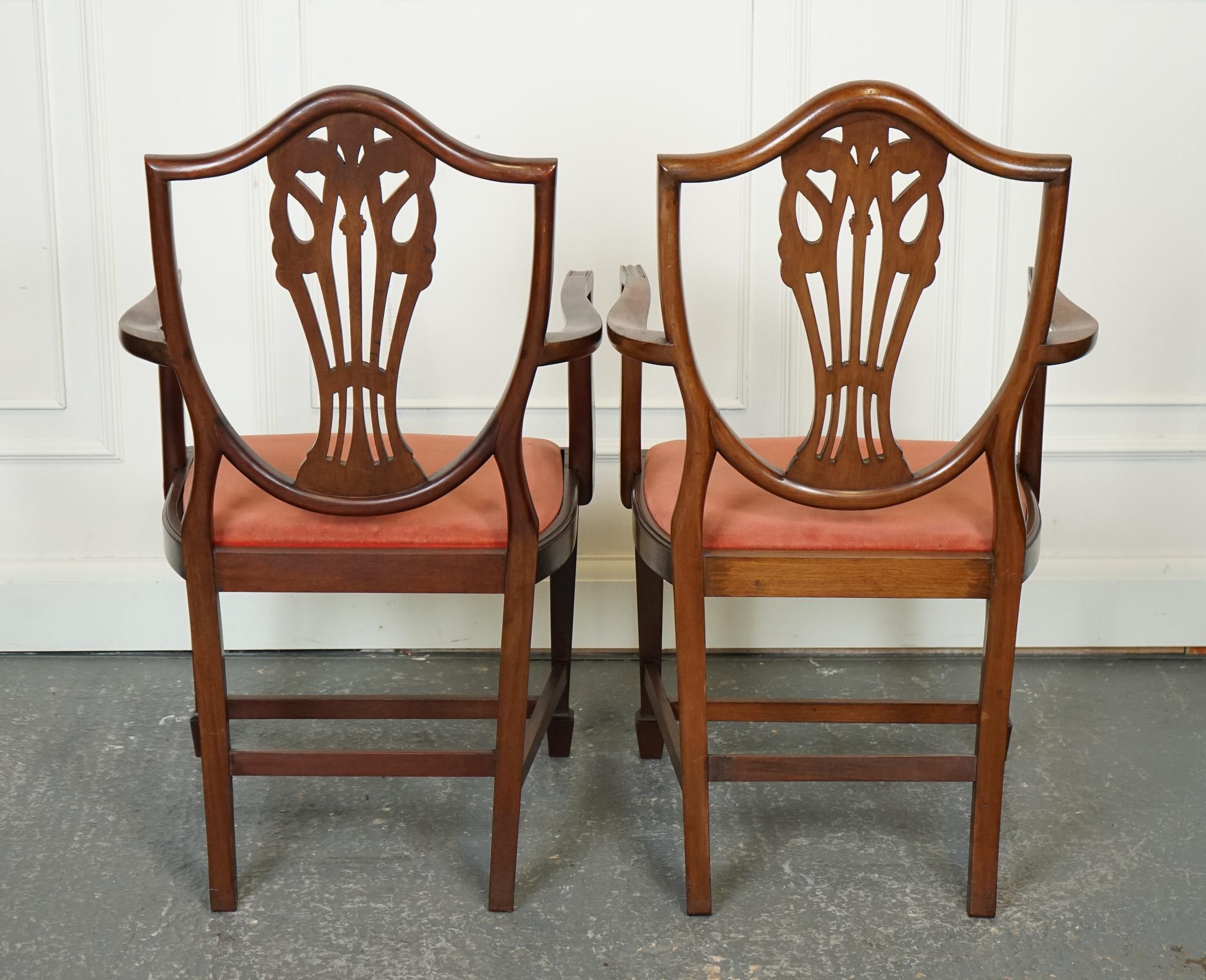 20th Century LOVELY PAiR OF VICTORIAN HEPPLEWHITE CARVER HALLWAY SIDE CHAIRS FEATHER FILLED For Sale