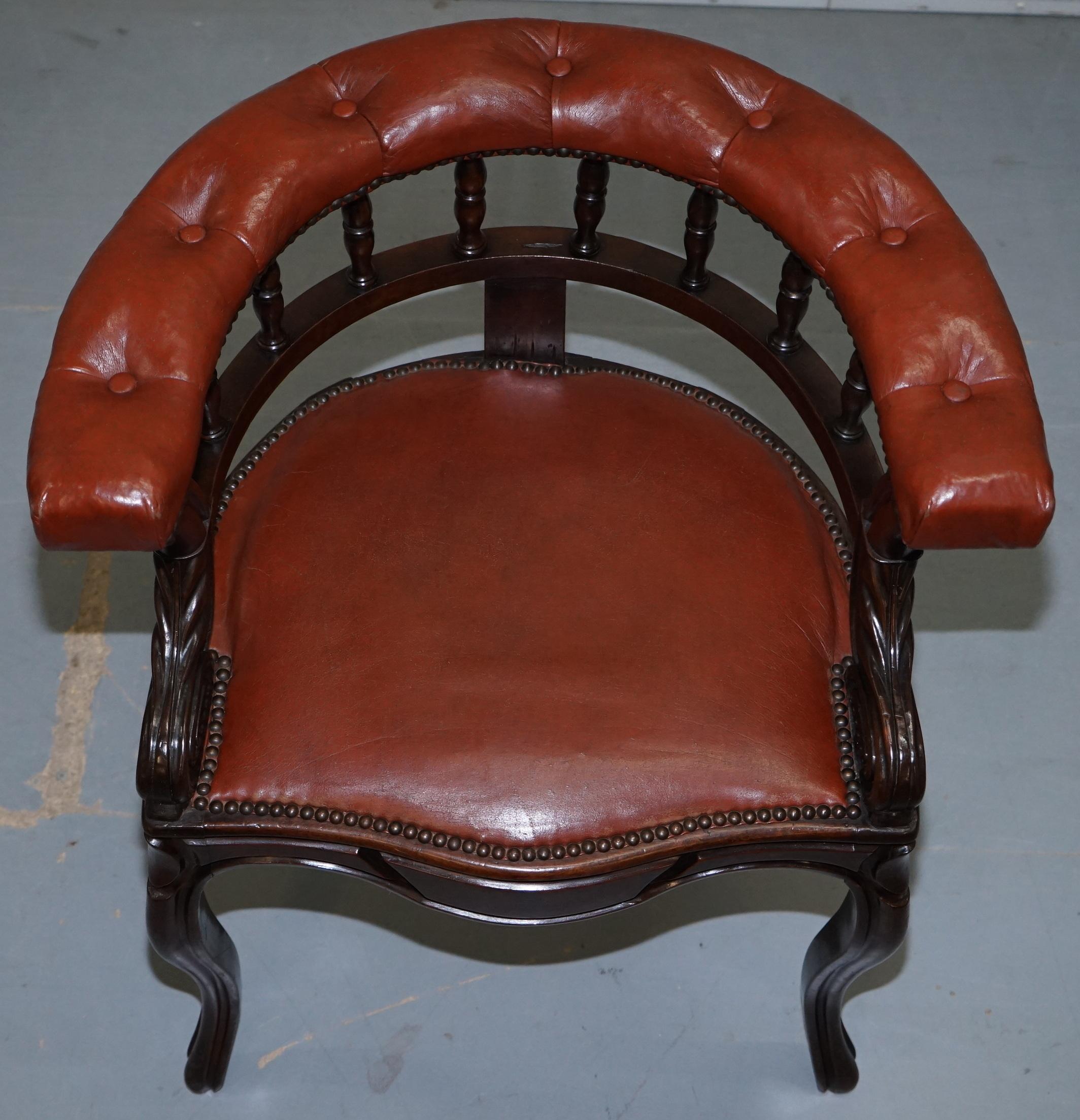 Hand-Crafted Lovely Pair of Victorian Horse Shoe Back Chesterfield Buttoned Captians Chairs
