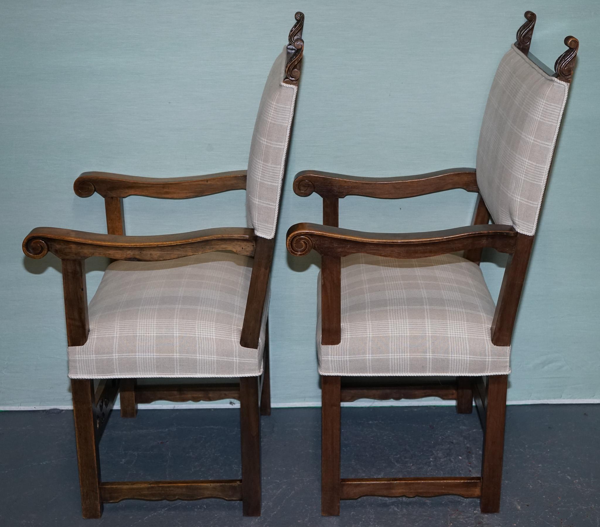 JOLIE PAIRE DE FAUTEUIL EN CARVER VICTORIEN NOUVELLEMENT TAPISÉ DÉTAILLÉ EN BOIS CARVÉ en vente 6