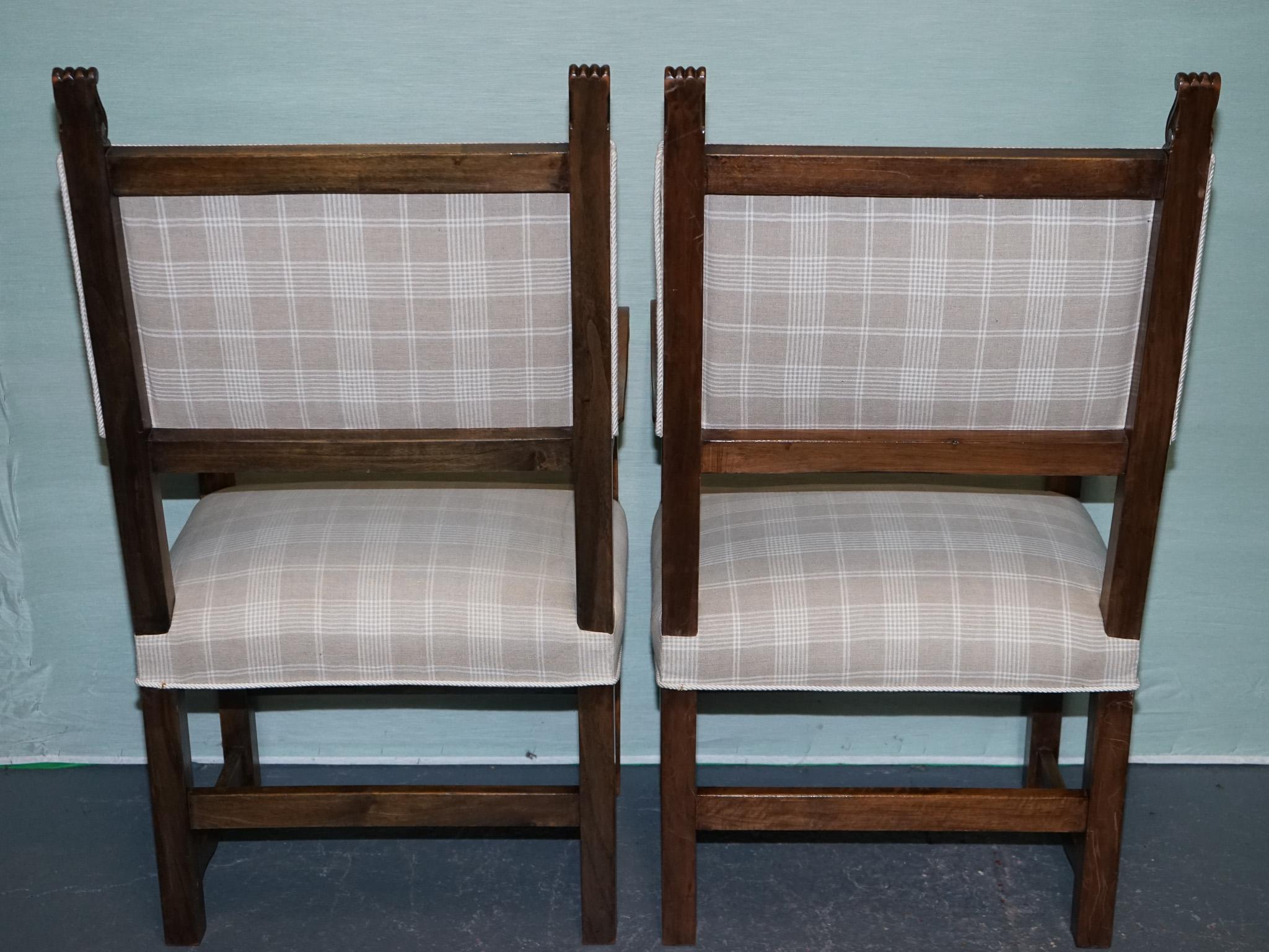 JOLIE PAIRE DE FAUTEUIL EN CARVER VICTORIEN NOUVELLEMENT TAPISÉ DÉTAILLÉ EN BOIS CARVÉ en vente 8