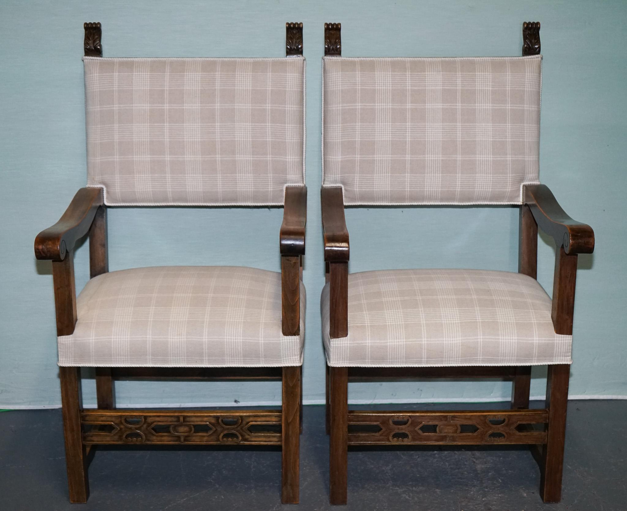 
Antiquités de Londres

 

Une belle paire de fauteuils carver victoriens, nouvellement tapissés pour une finition fraîche et intemporelle. Ces fauteuils incarnent l'élégance et la durabilité de l'artisanat de la fin du XIXe siècle, alliant