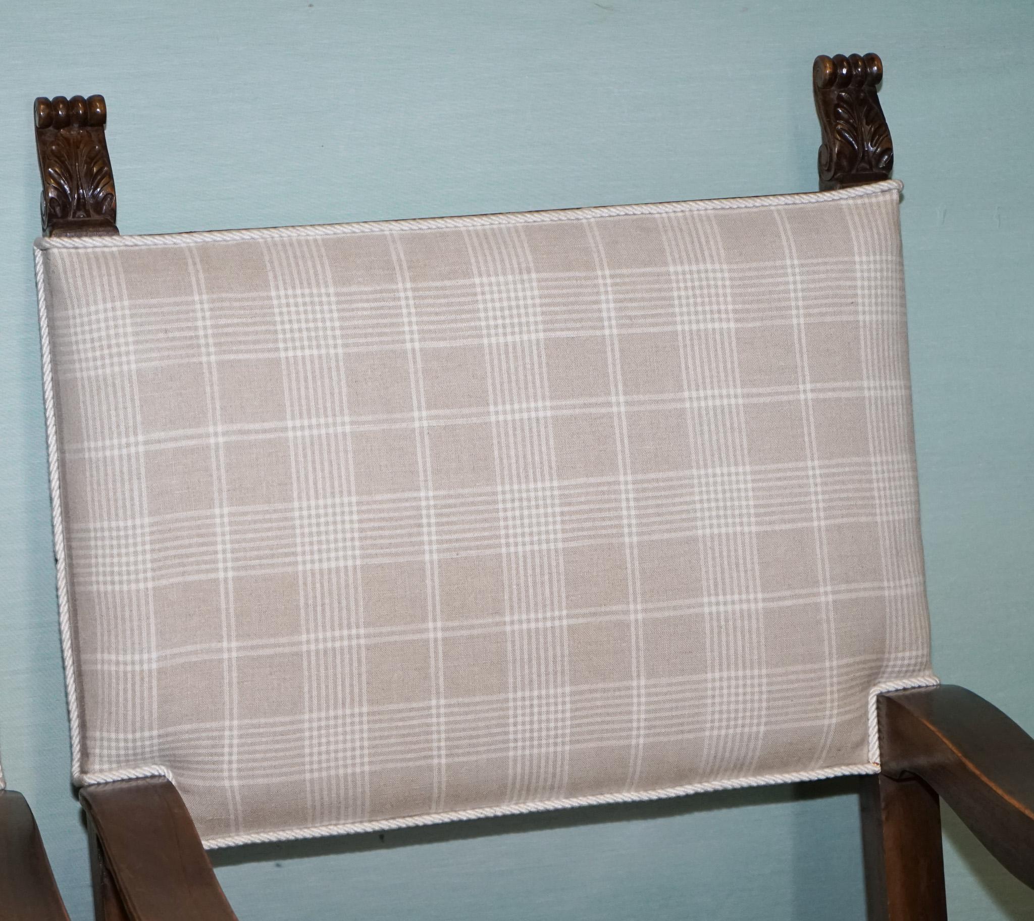 Britannique JOLIE PAIRE DE FAUTEUIL EN CARVER VICTORIEN NOUVELLEMENT TAPISÉ DÉTAILLÉ EN BOIS CARVÉ en vente