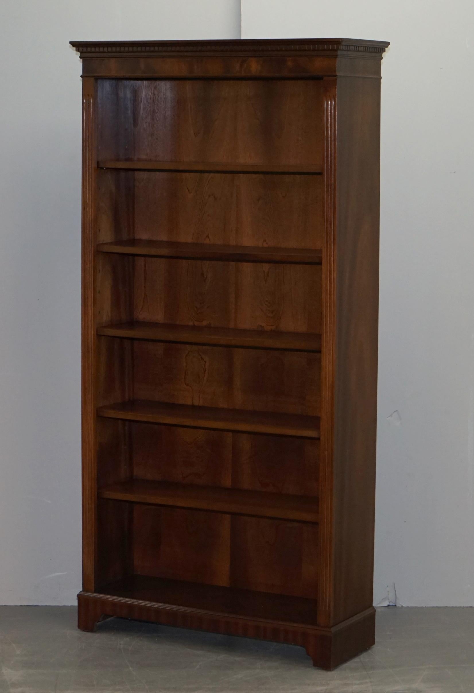 We are delighted to offer for sale this stunning pair of handmade in England flamed mahogany Library bookcases with height adjustable shelves

A good looking well made pair, ideally suited for any setting really, at home library or living
