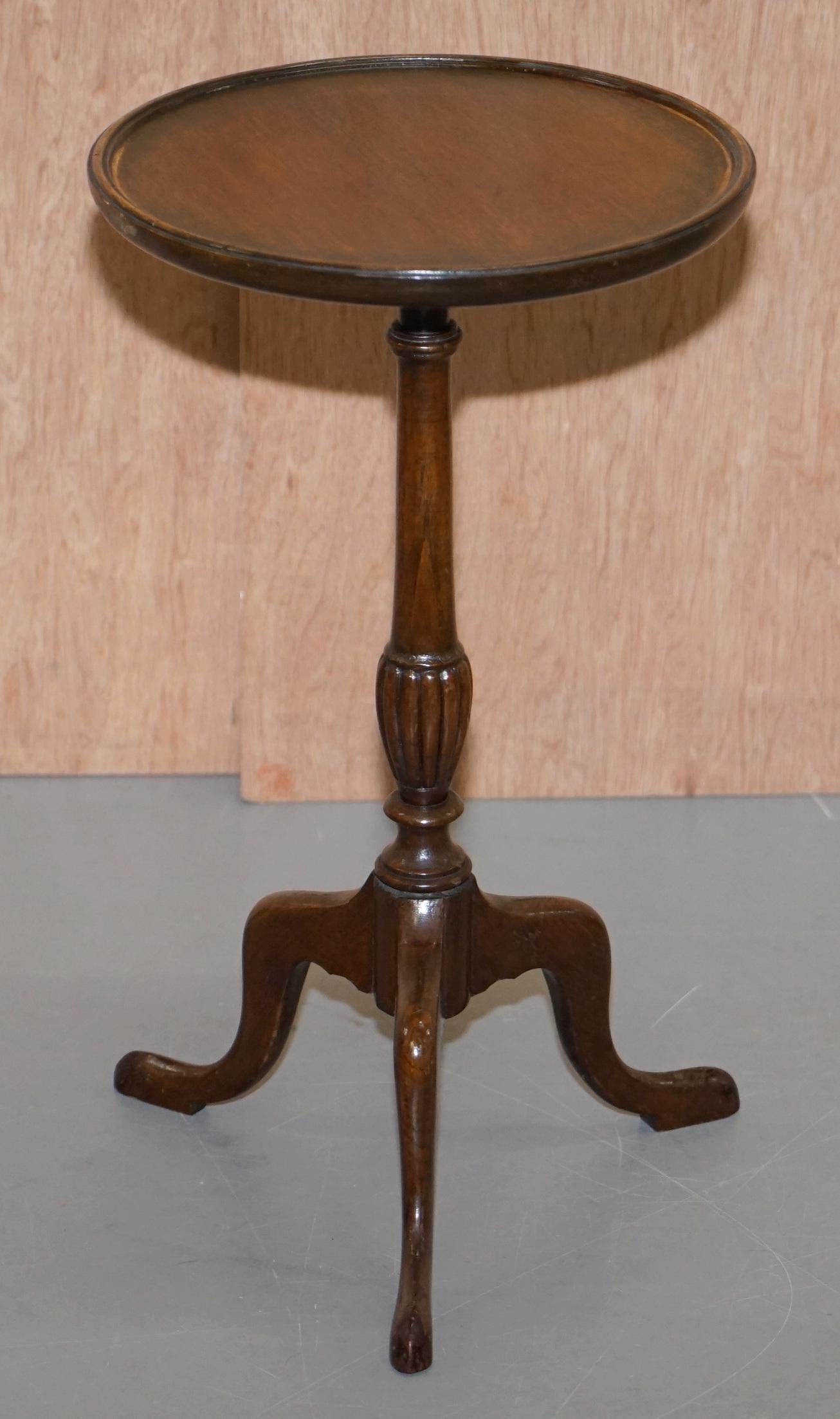 We are delighted to offer for sale this lovely pair of vintage light Mahogany lamp or side tables with nicely turned column base

A good looking well made tripod pair in good condition throughout, we have cleaned waxed and polished them from top