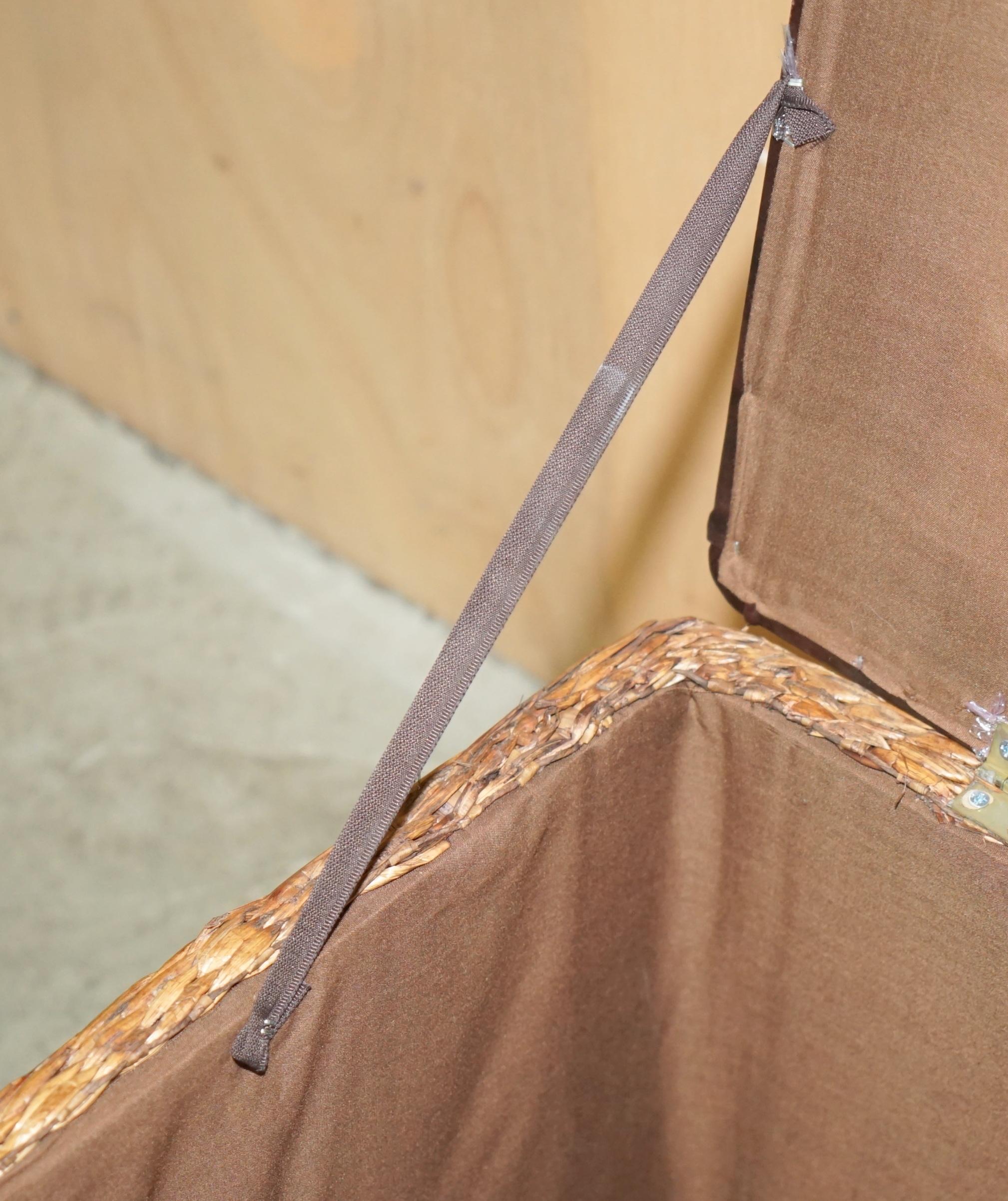 Jolie paire de chaises de stockage vintage en lin de type WICKER Linen avec dessus en bois de cervidé en vente 8