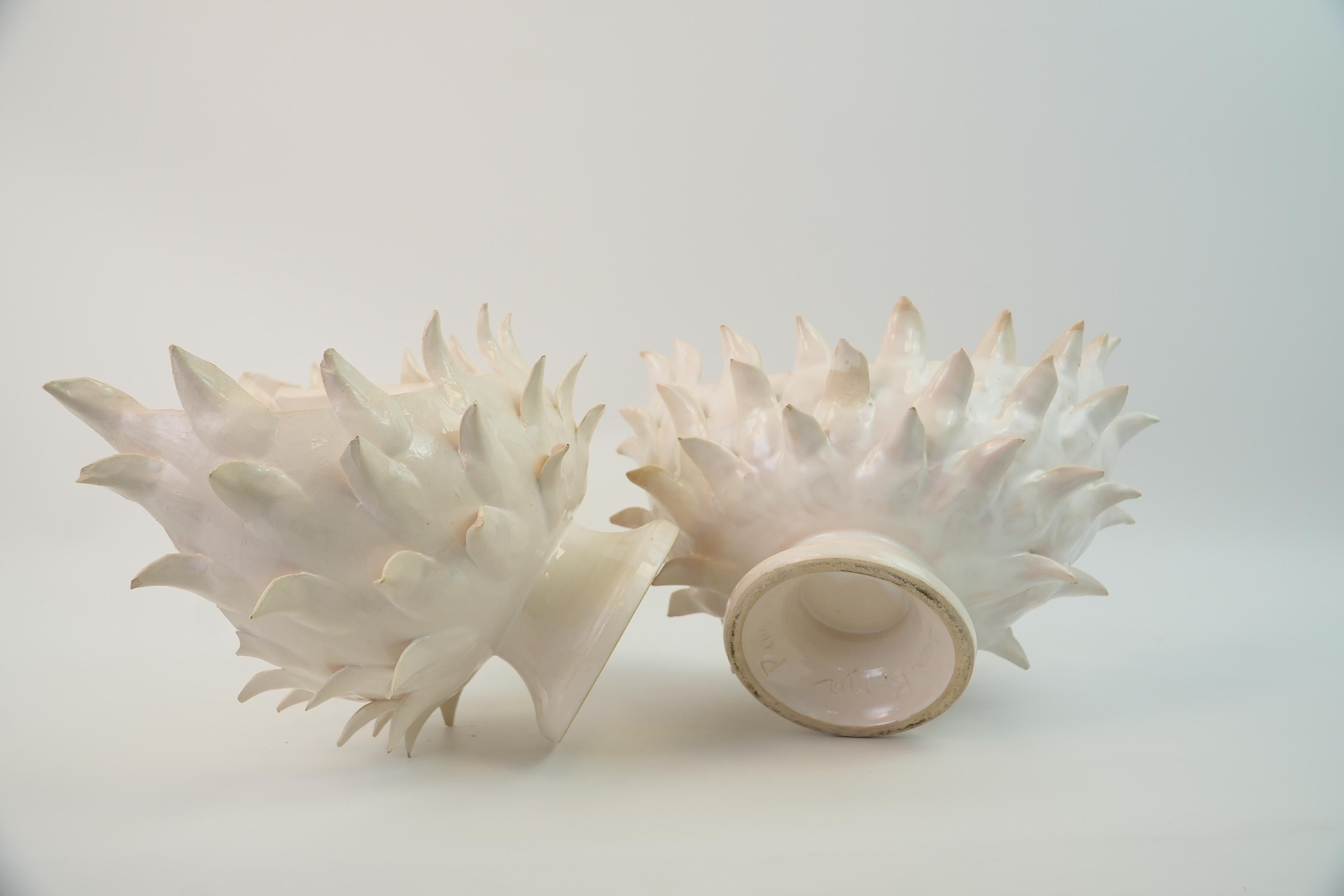 Whiting coppia di cesti in ceramica smaltata bianca di Jean Roger Paris in vendita 10