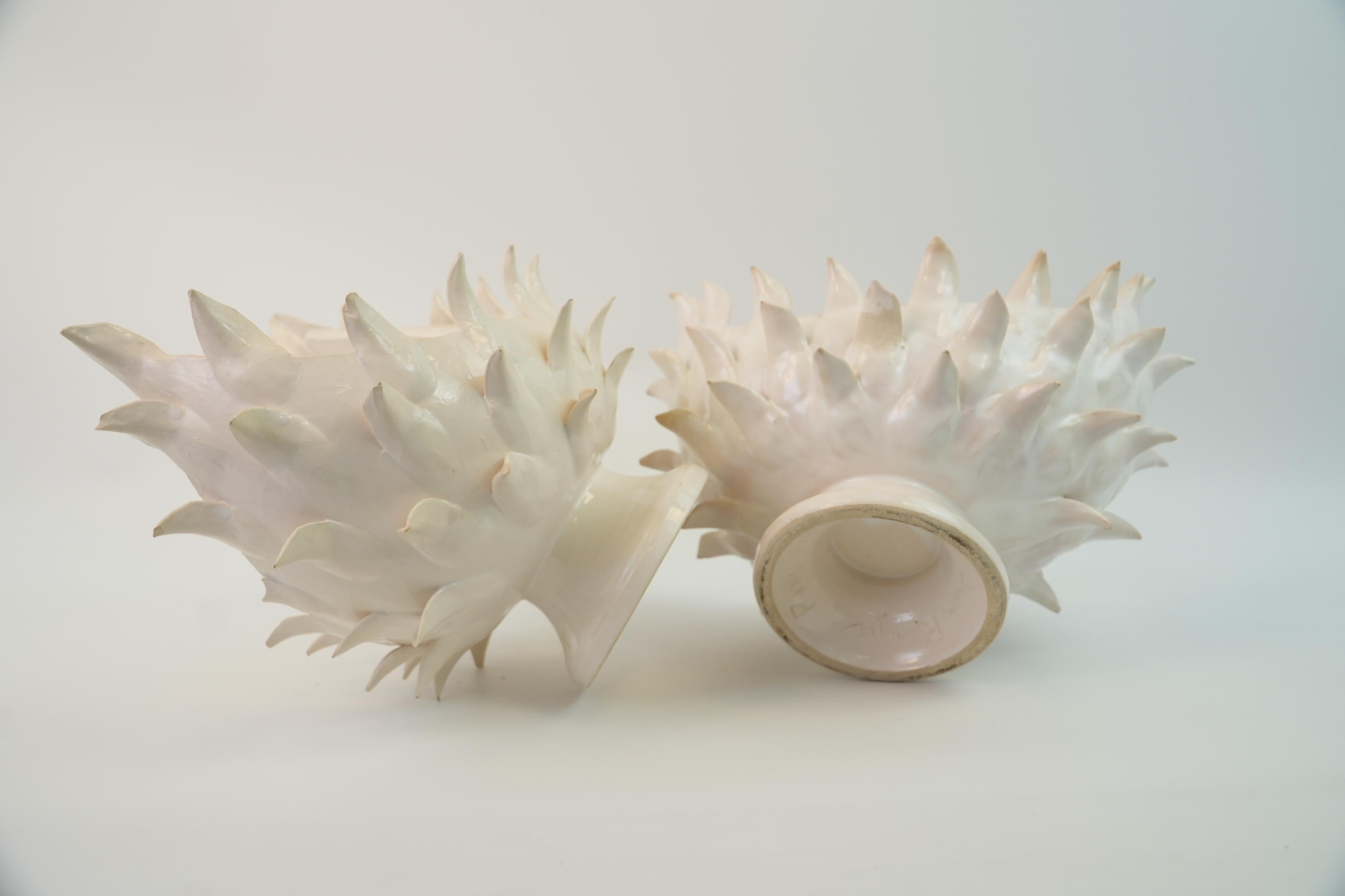 Whiting coppia di cesti in ceramica smaltata bianca di Jean Roger Paris in vendita 13