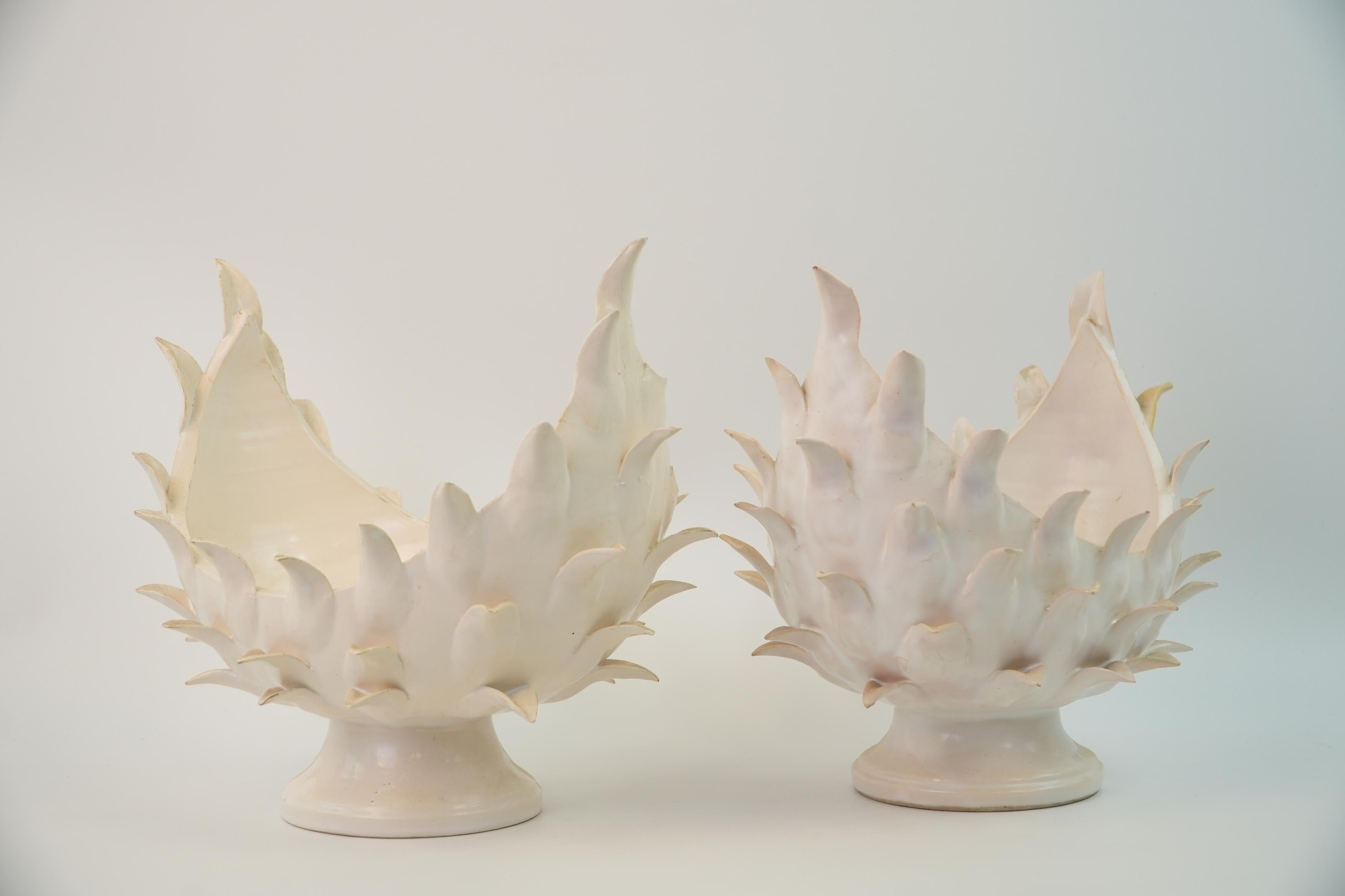 Metà XX secolo Whiting coppia di cesti in ceramica smaltata bianca di Jean Roger Paris in vendita