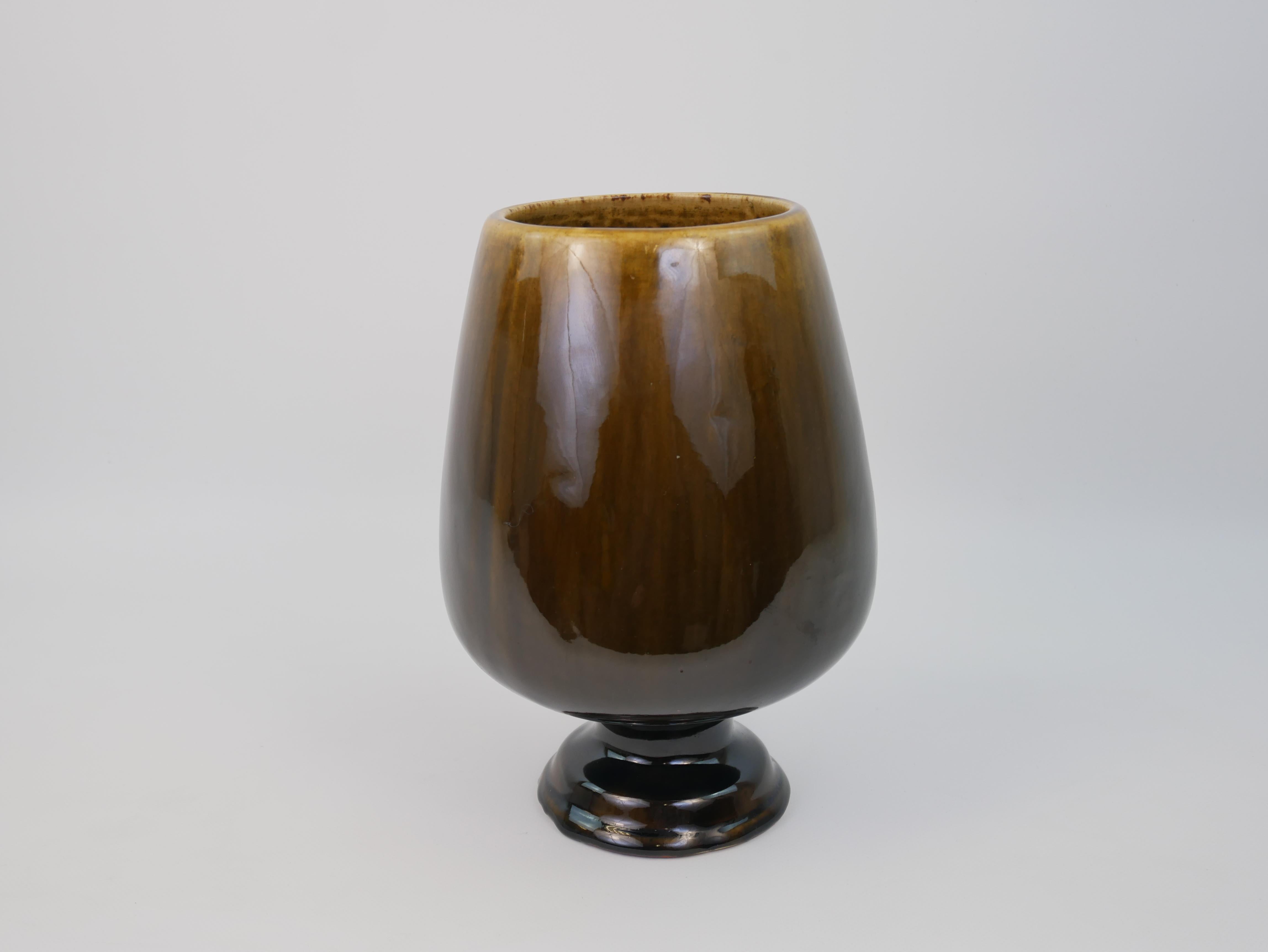 Mid-Century moderno Grazioso vaso con piedistallo in ceramica smaltata Greene & Greene in vendita