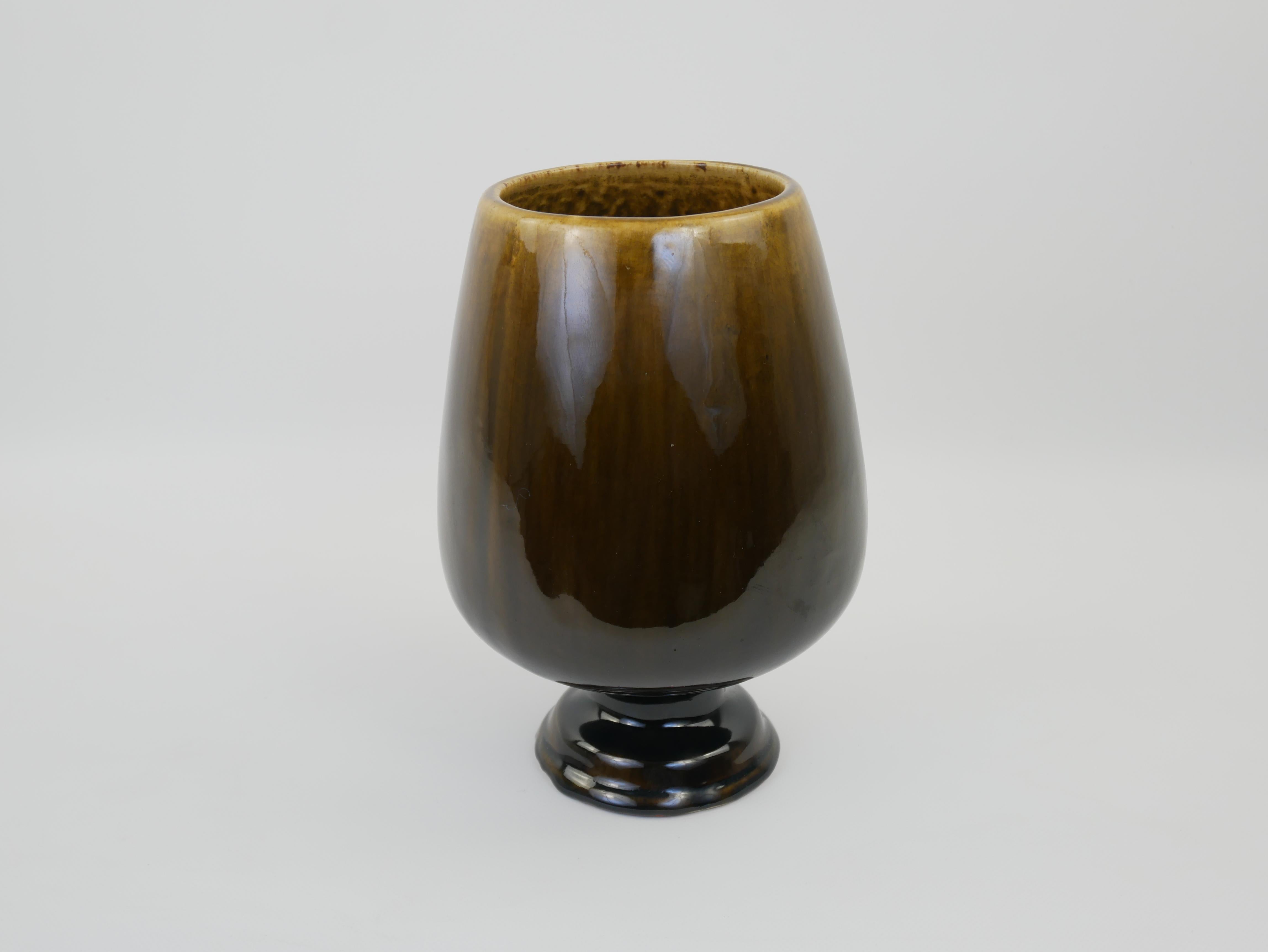 Ceramica Grazioso vaso con piedistallo in ceramica smaltata Greene & Greene in vendita