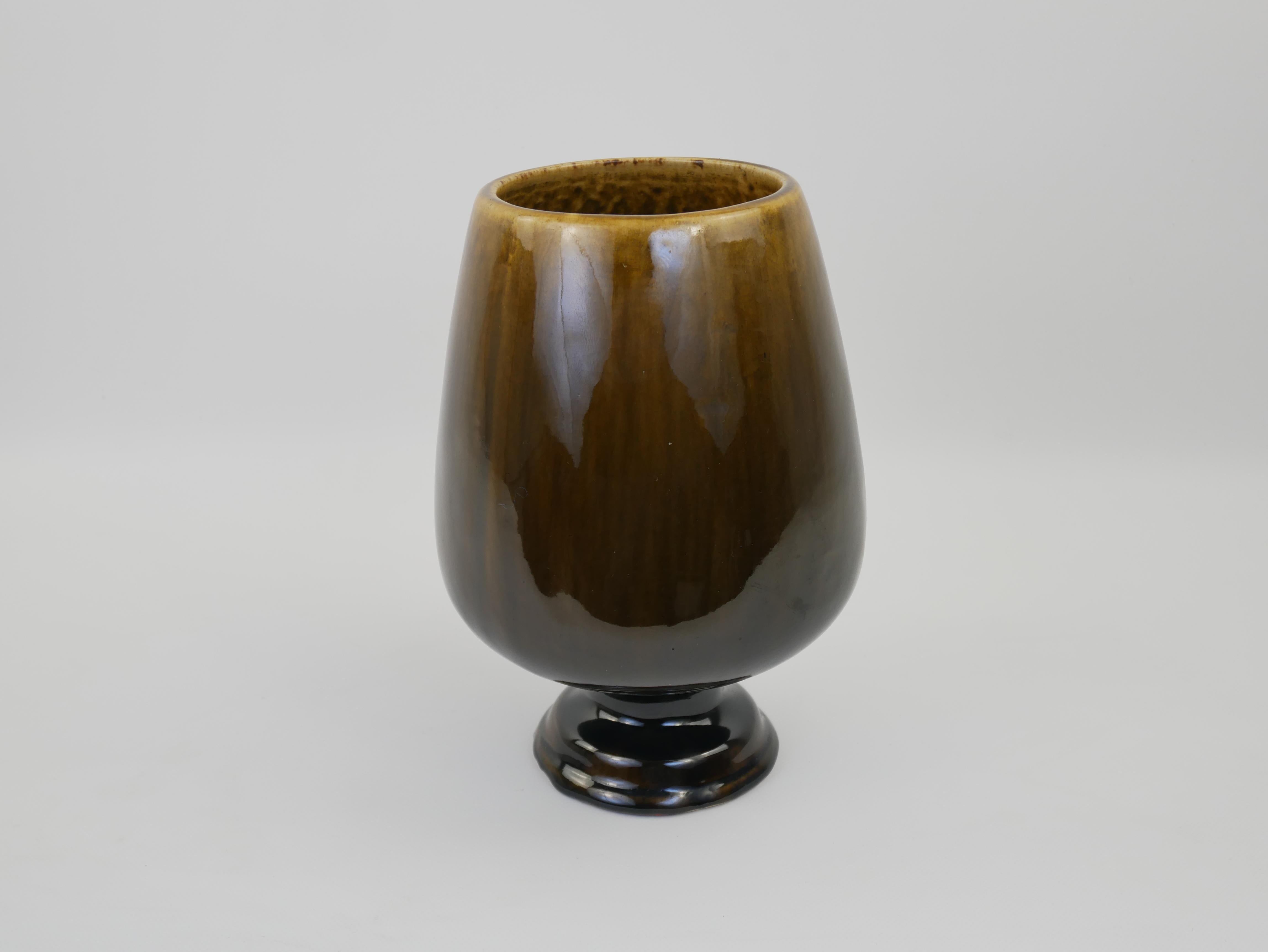 Grazioso vaso con piedistallo in ceramica smaltata Greene & Greene in vendita 1