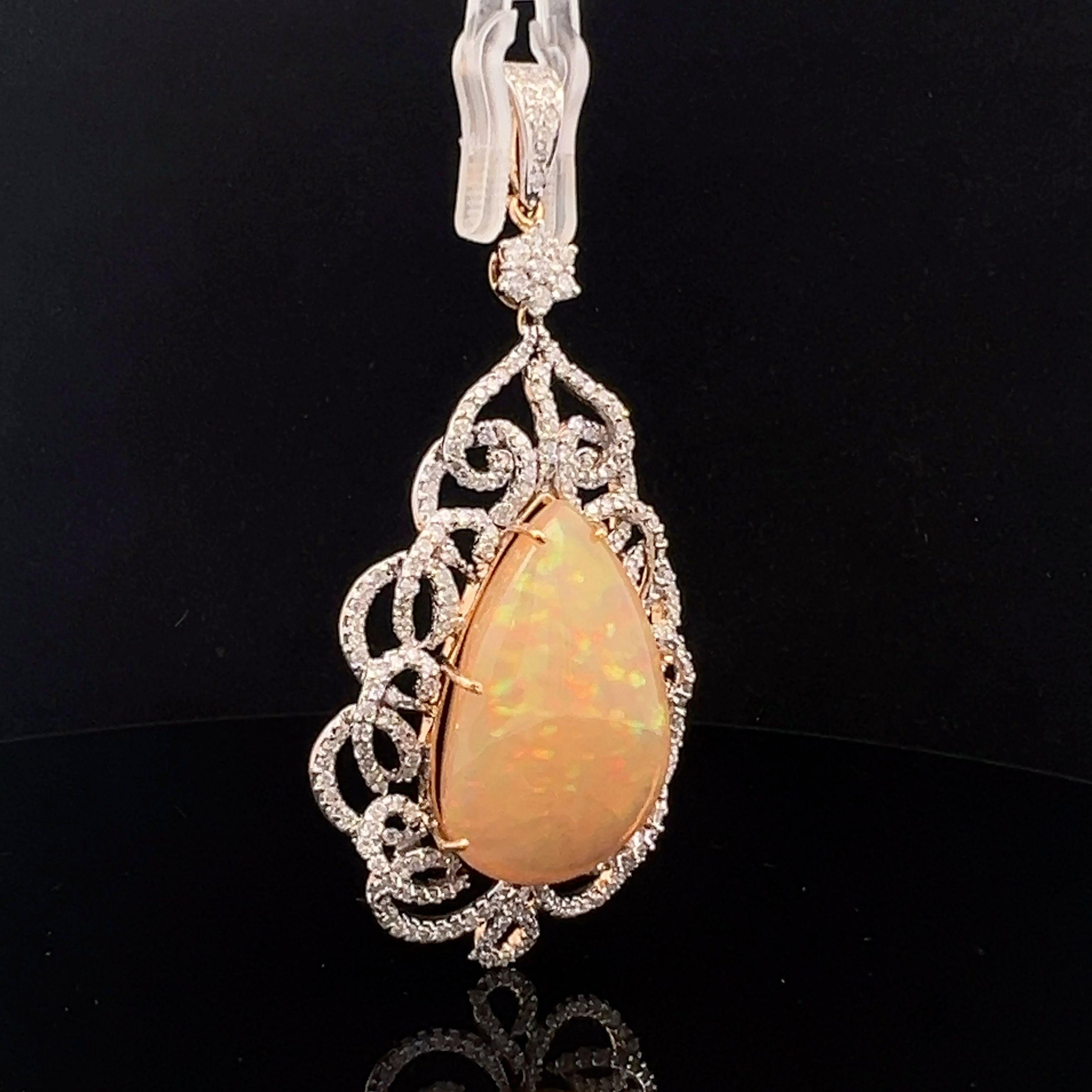 Lovely pendant made of natural opal and diamonds in gold. In New Condition For Sale In New York, NY