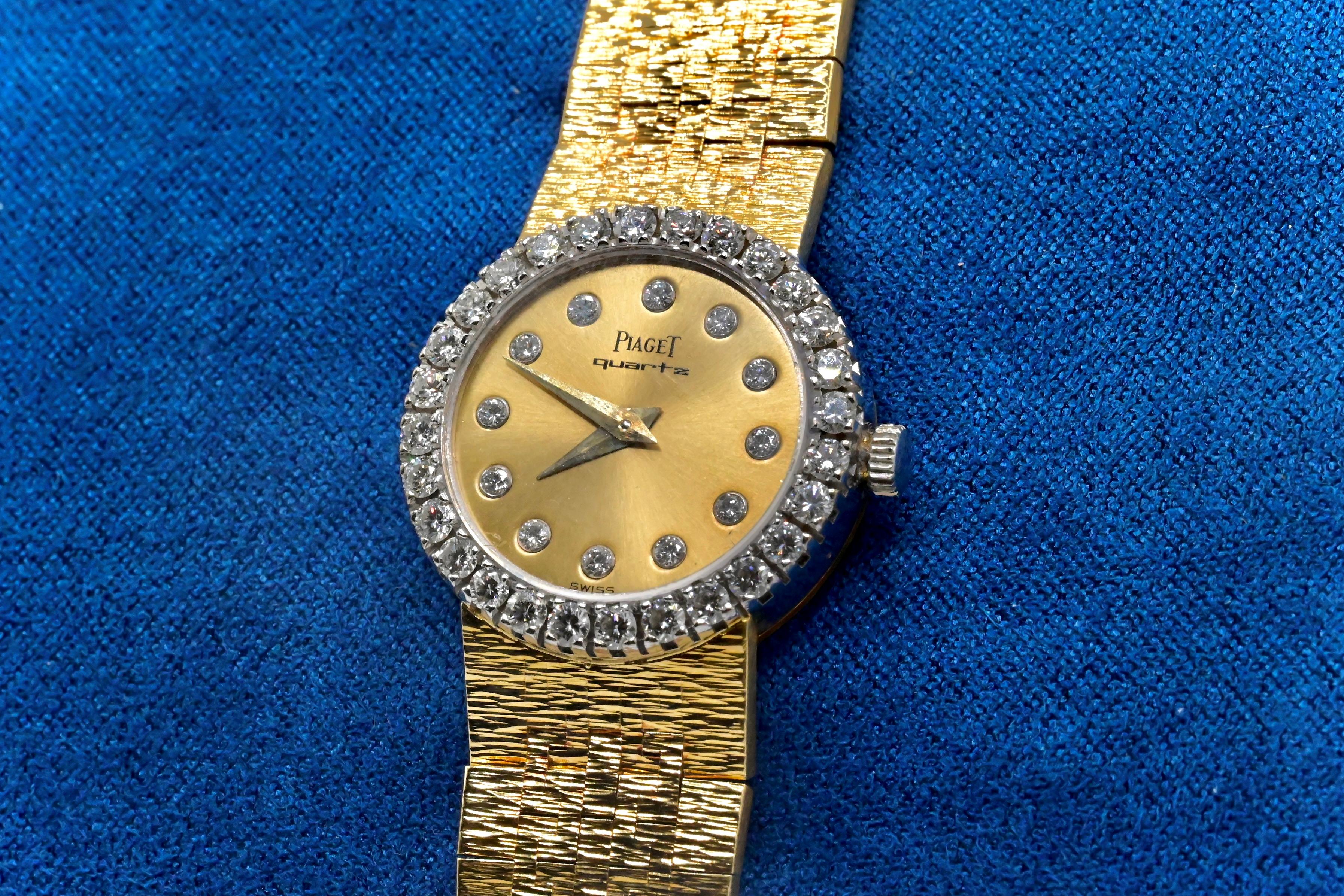 Piaget Damenarmbanduhr 8226 A6 aus Quarz mit Gold und Diamanten (Rundschliff)
