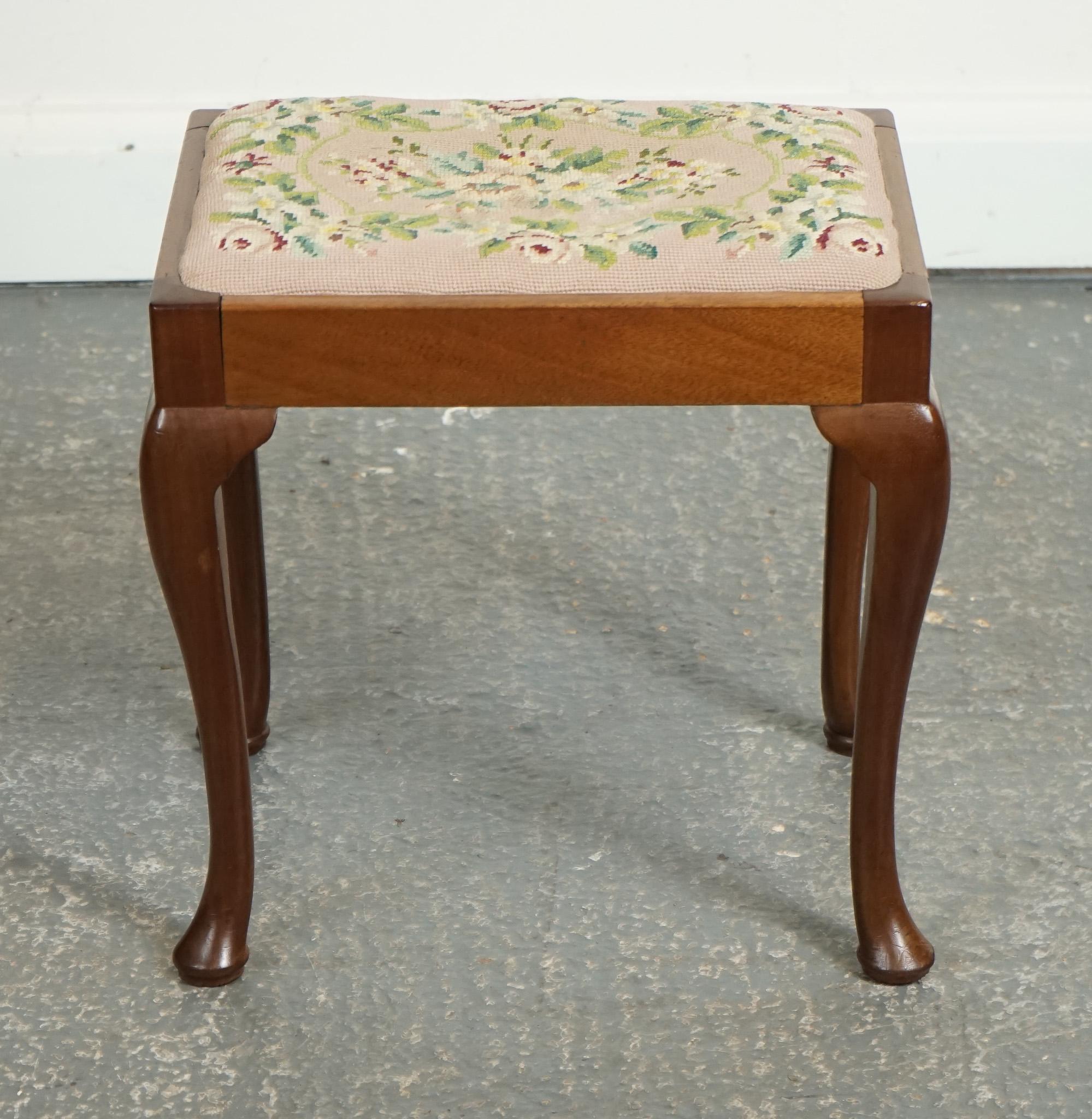 Hand-Crafted LOVELY PIANO DRESSING TABLE STOOL WITH FLOWER STITCHWORK WITH QUEEN ANNE LEGS j1 For Sale