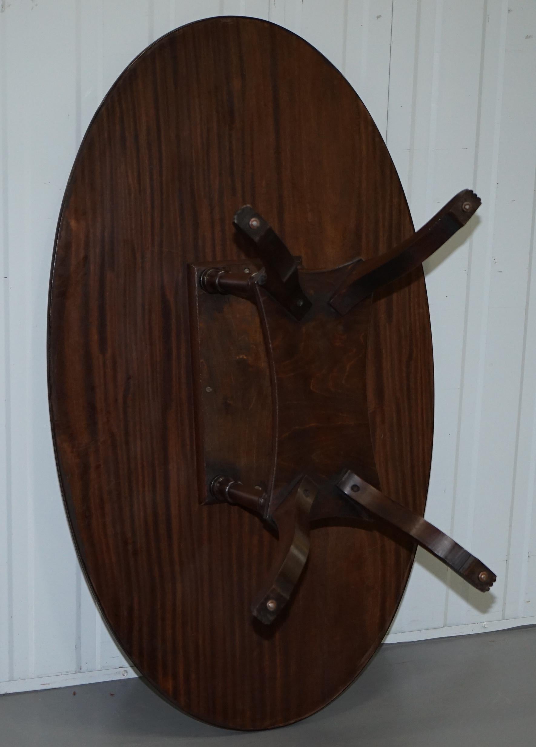 Lovely Pillared Leg Vintage Mahogany Oval Coffee or Cocktail Table Nice Vintage 2