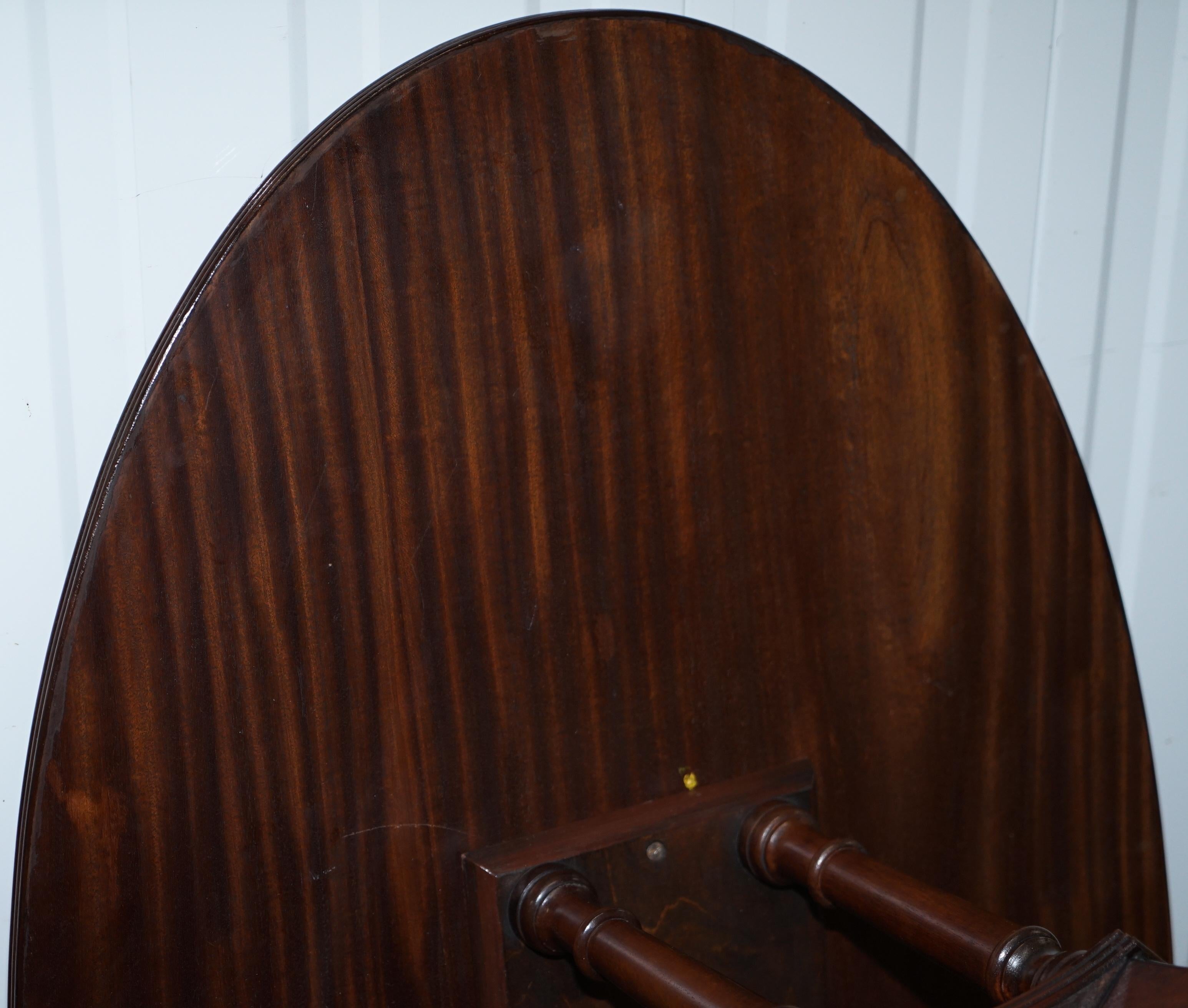 Lovely Pillared Leg Vintage Mahogany Oval Coffee or Cocktail Table Nice Vintage 3