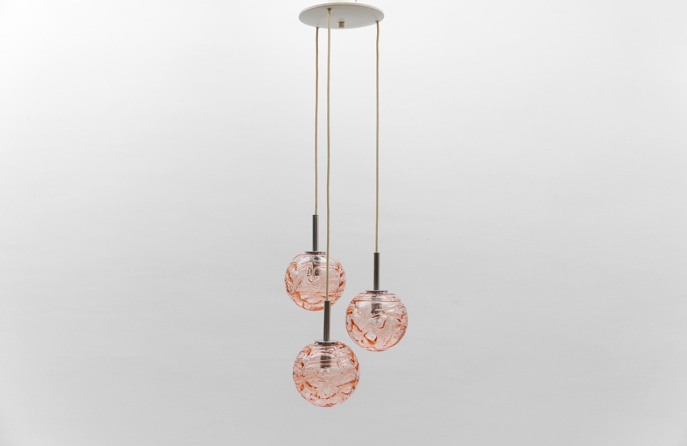 Lovely Yellow Murano Glass Ball Pendant Cascading Lamp by Doria, - 1960s Germany

3x E14 socket. Works with 220V and 110V.

Our lamps are checked, cleaned and are suitable for use in the USA.