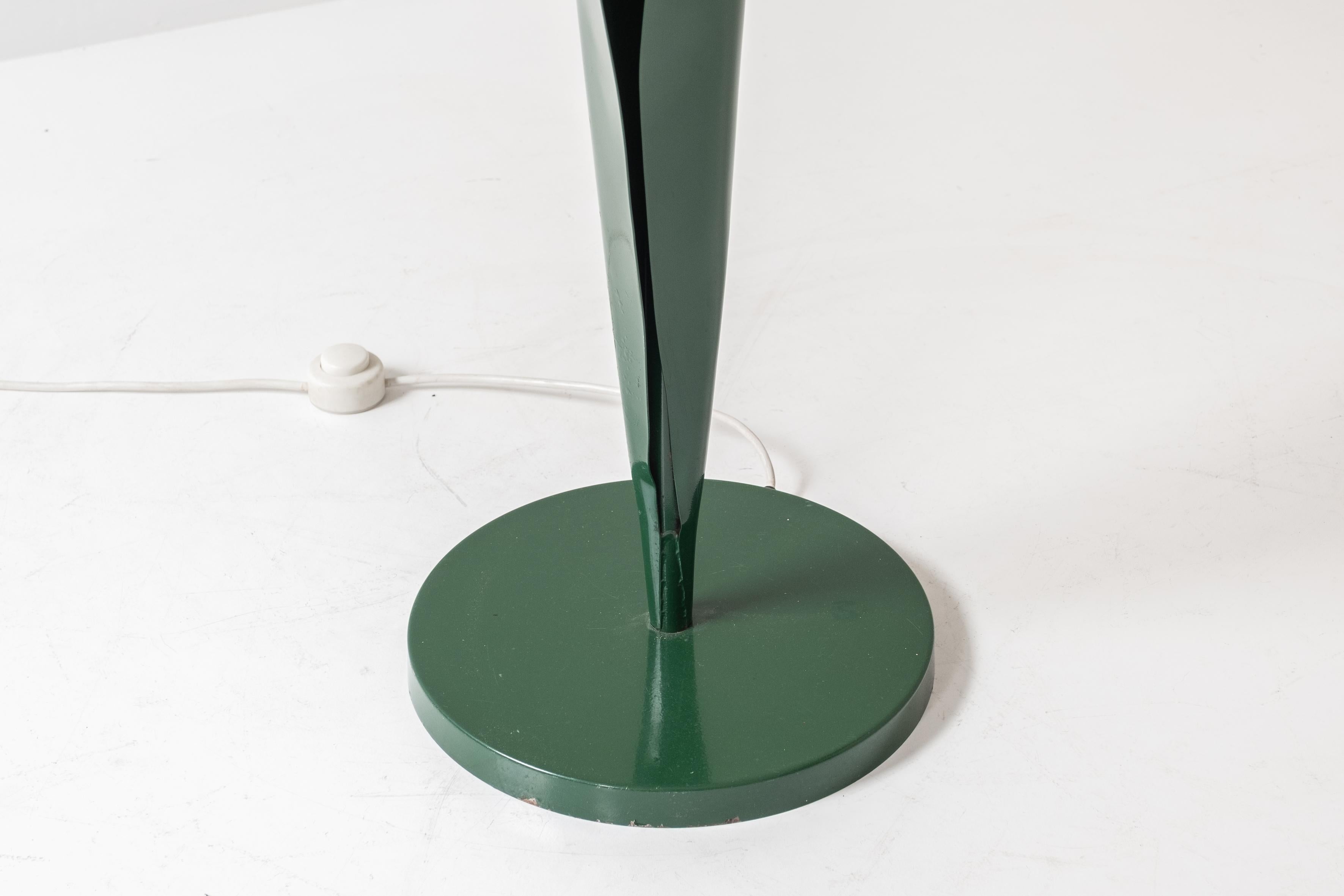 Lovely postmodern tulip flower floor lamp by Peter Bliss for Bliss, UK 1980’s. 2