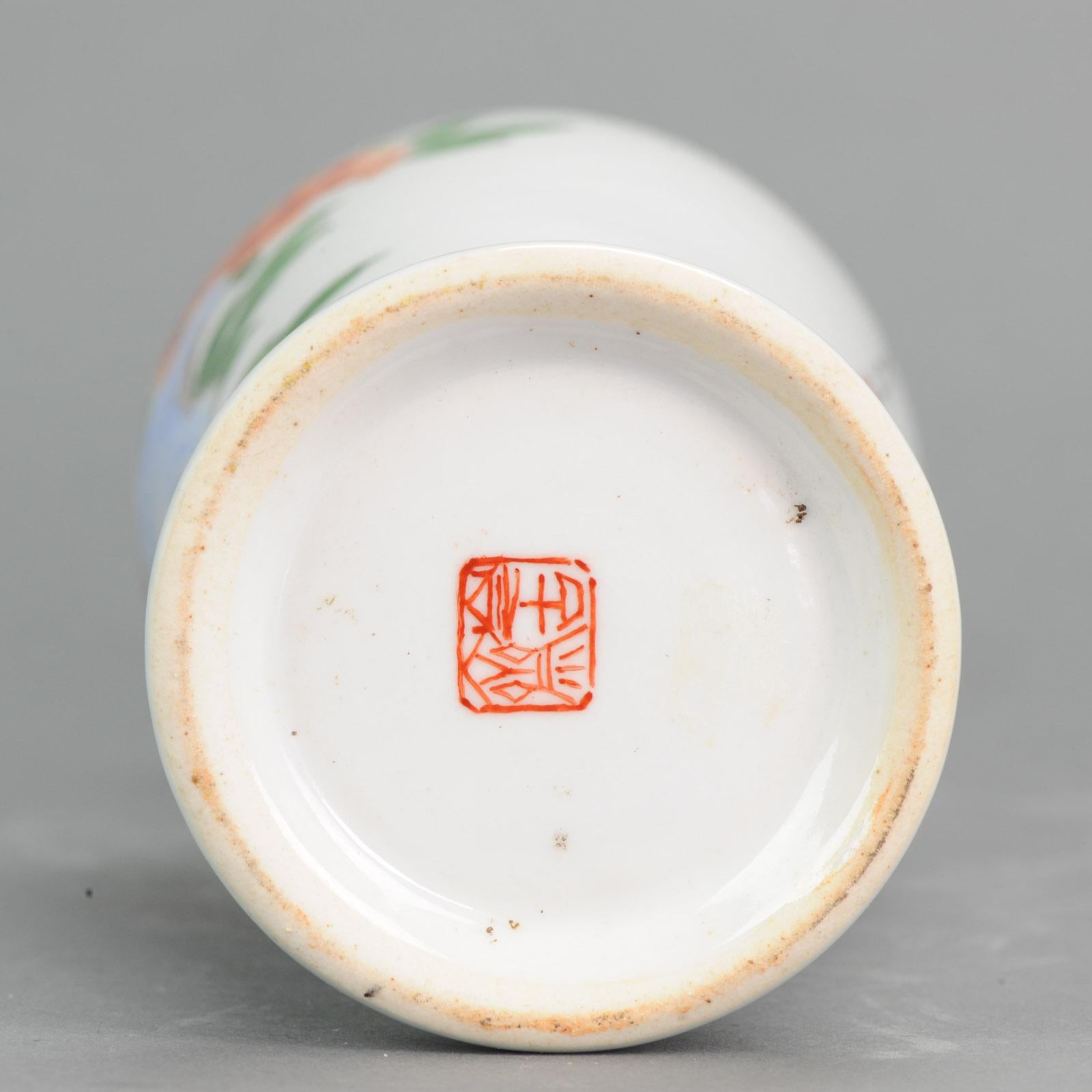 Grazioso vaso in porcellana cinese Proc con uccello e calligrafia, XX secolo In condizioni buone in vendita a Amsterdam, Noord Holland