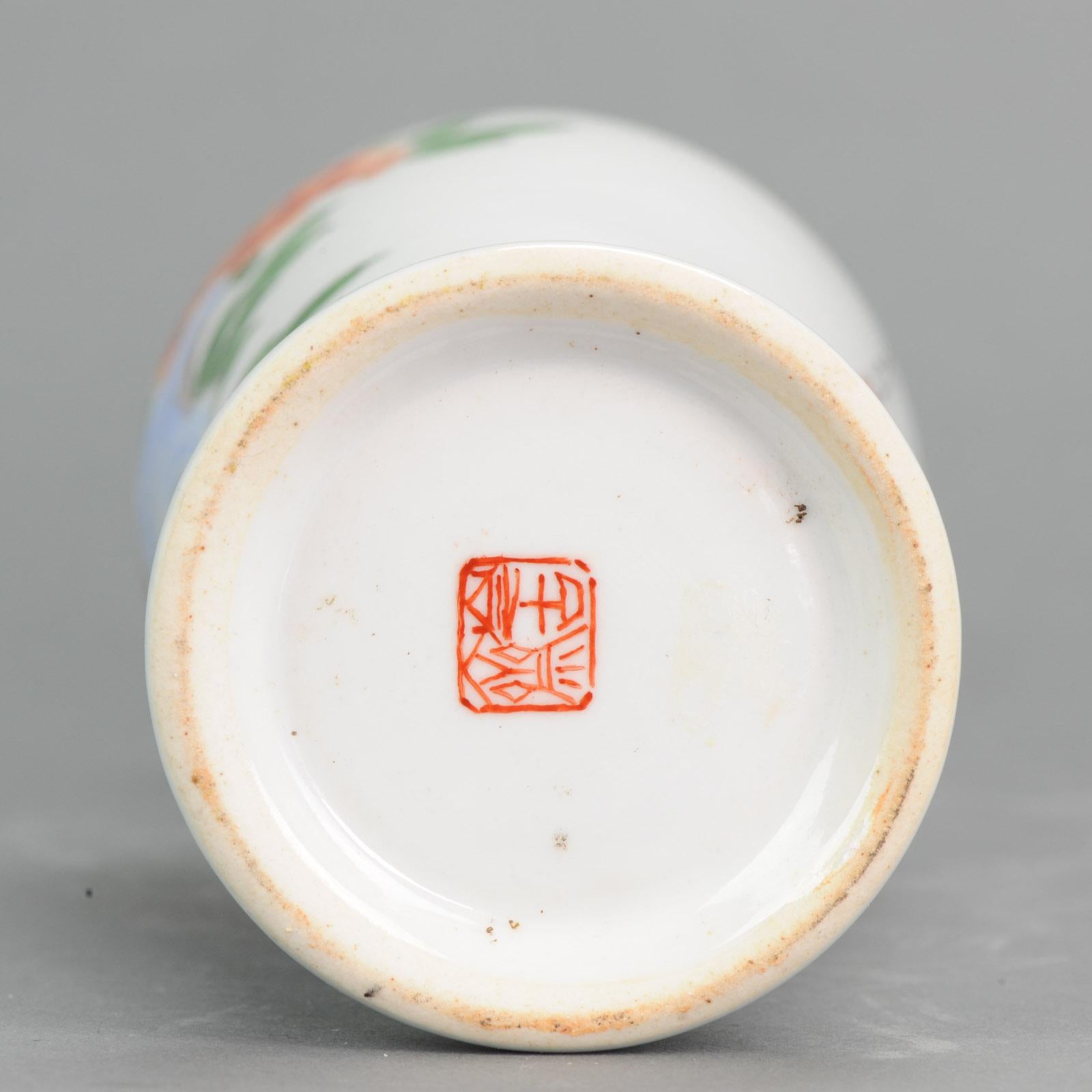 Ravissant vase en porcelaine chinoise Proc avec oiseau et calligraphie, 20e siècle Bon état - En vente à Amsterdam, Noord Holland