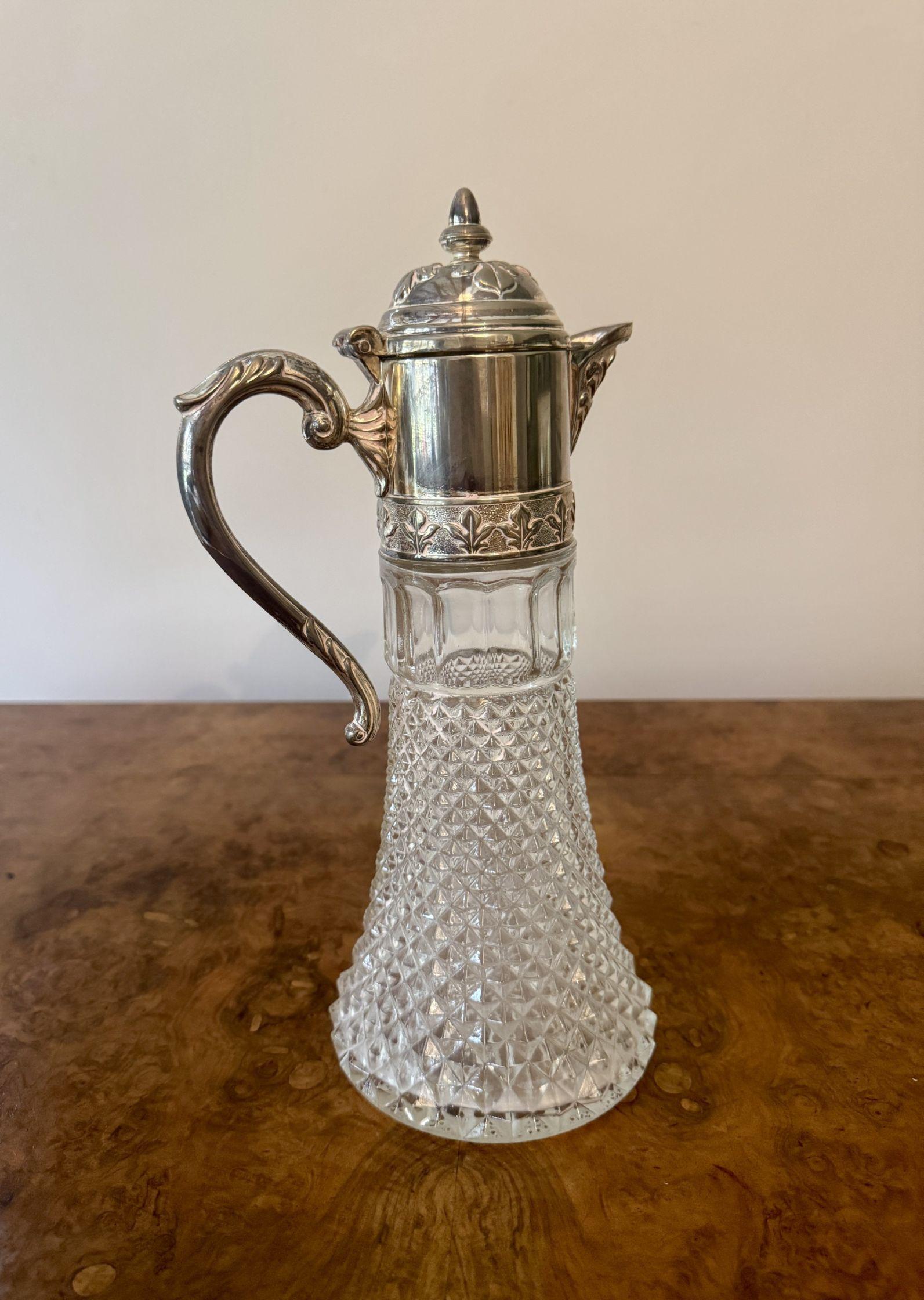 Britannique Pichet à bordeaux ancien de l'époque édouardienne de très belle qualité en vente