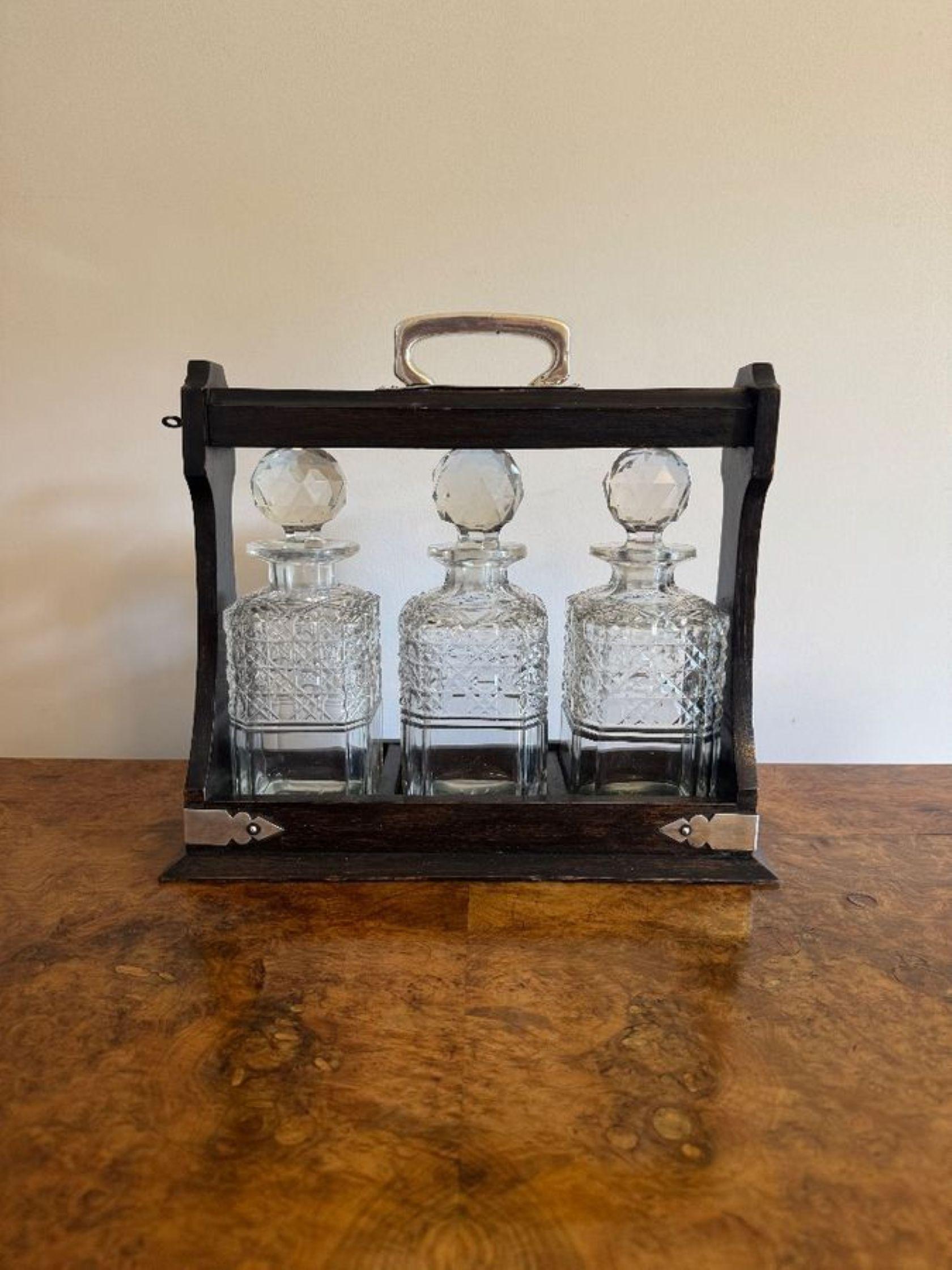 Schöne Qualität antike Edwardian Eiche und versilbert Tantalus (20. Jahrhundert) im Angebot