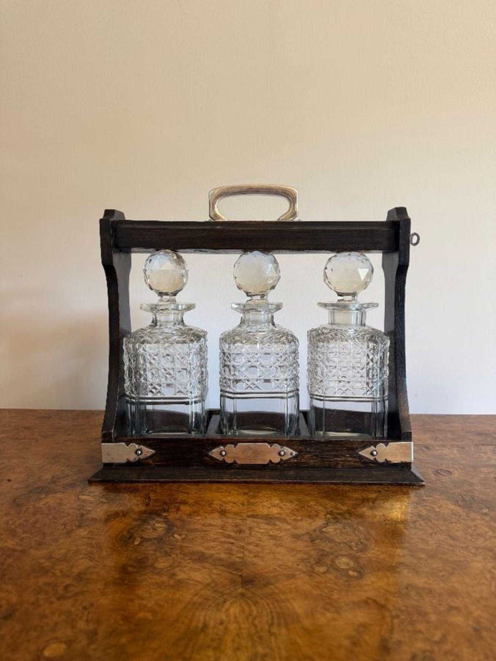 Schöne Qualität antike Edwardian Eiche und versilbert Tantalus im Angebot 1