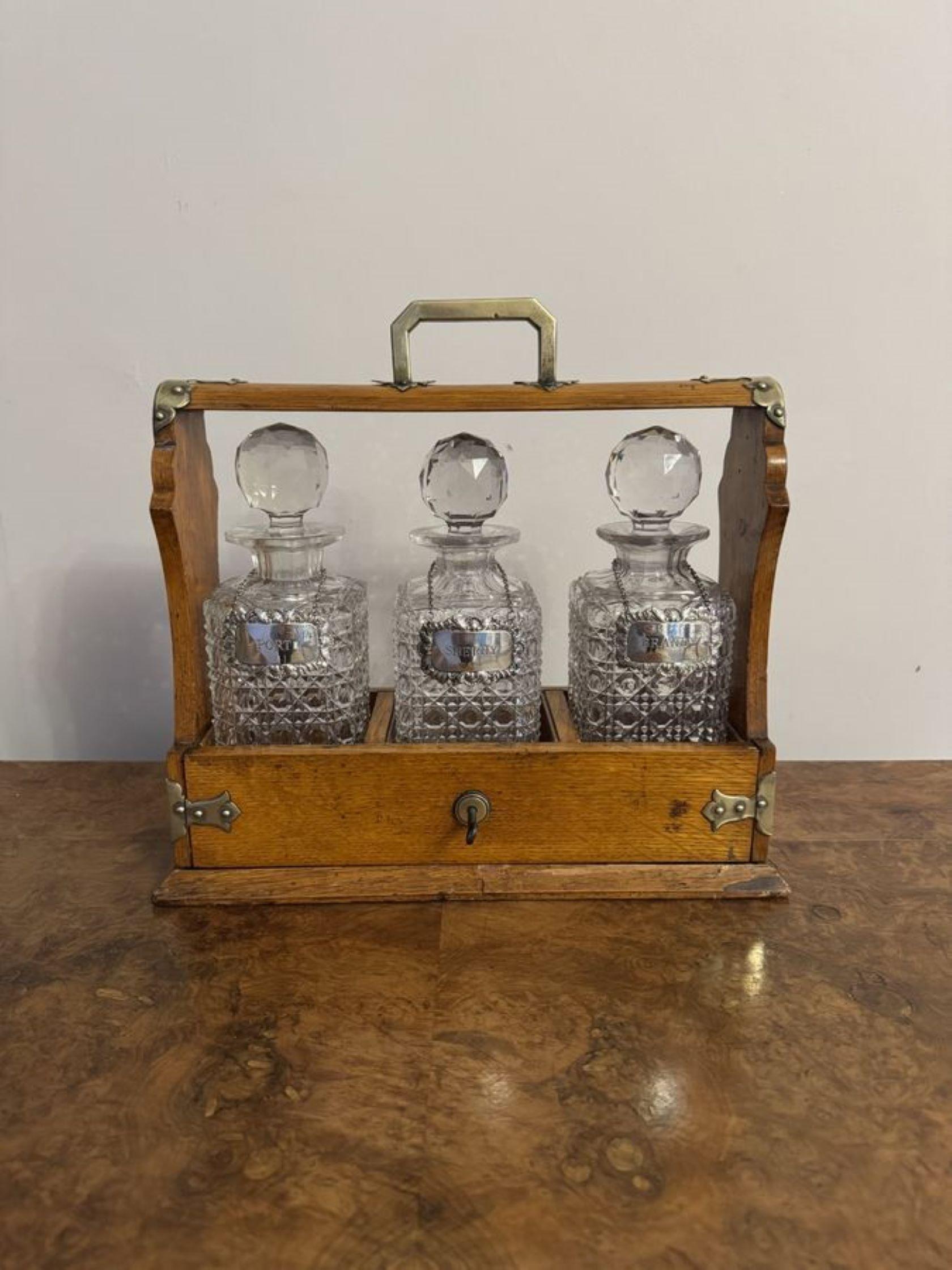 Tántalo de roble eduardiano antiguo de gran calidad Latón en venta