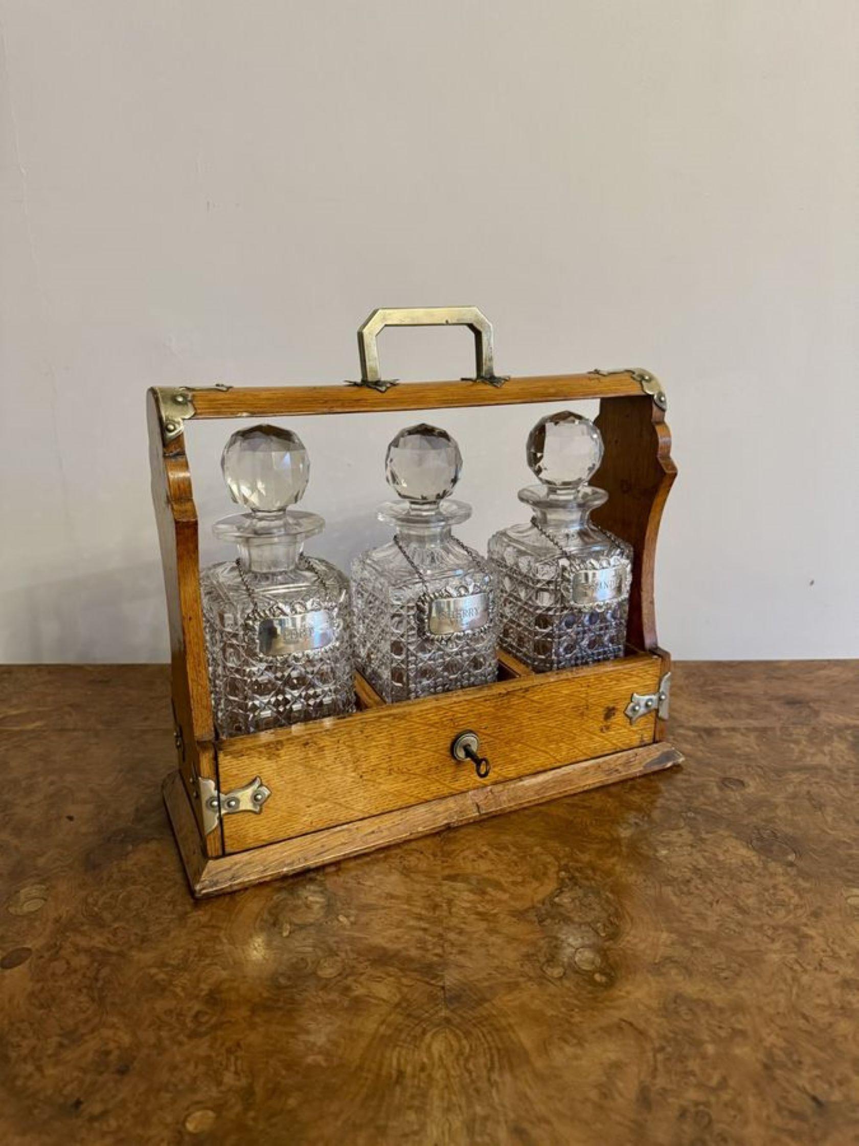 Tántalo de roble eduardiano antiguo de gran calidad en venta 1