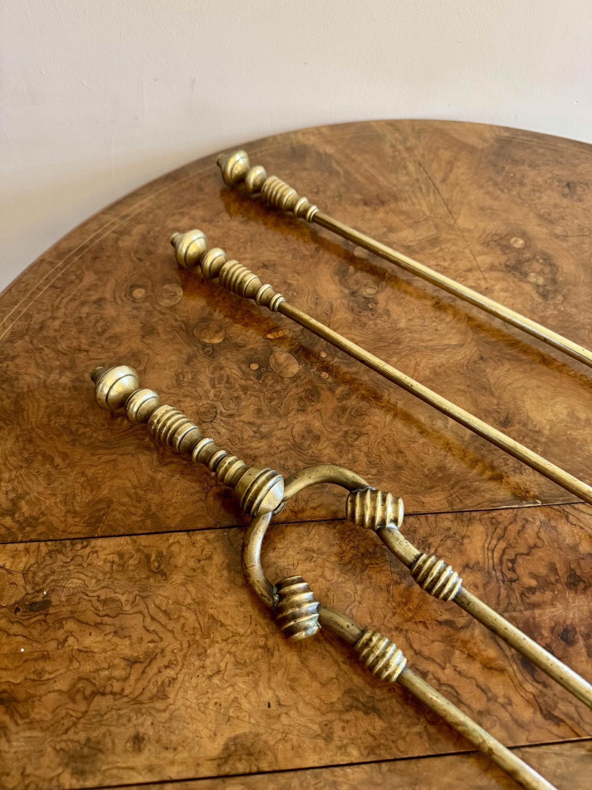 Lovely quality antique Edwardian set of brass fire irons In Good Condition For Sale In Ipswich, GB