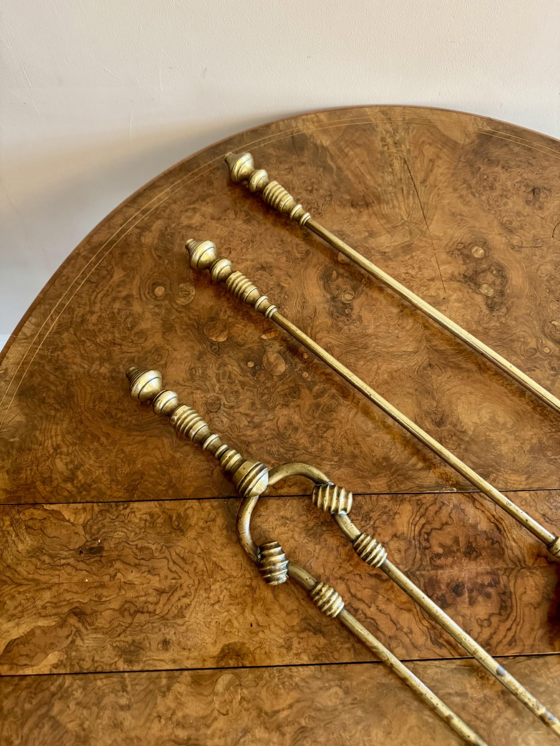 20th Century Lovely quality antique Edwardian set of brass fire irons For Sale